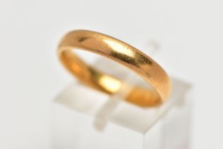 AN EARLY 20TH CENTURY 22CT GOLD BAND RING, designed as a plain polished band, hallmarked