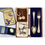 A SILVER CHRISTENING SET AND JEWELLERY, to include a cased two piece silver christening set,