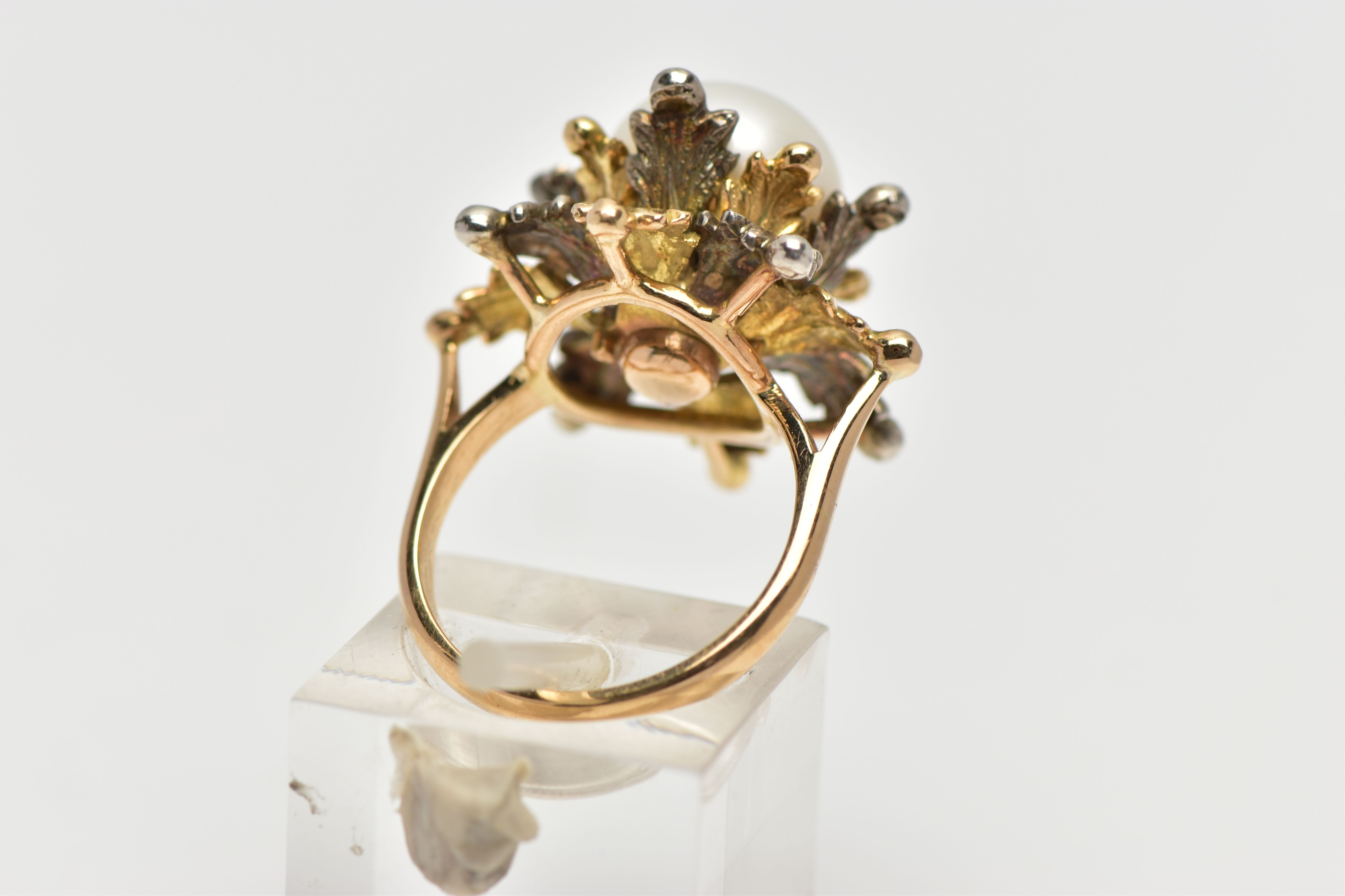 A WHITE AND YELLOW METAL CULTURED PEARL RING, of foliate design, set with a principal part drilled - Image 3 of 4