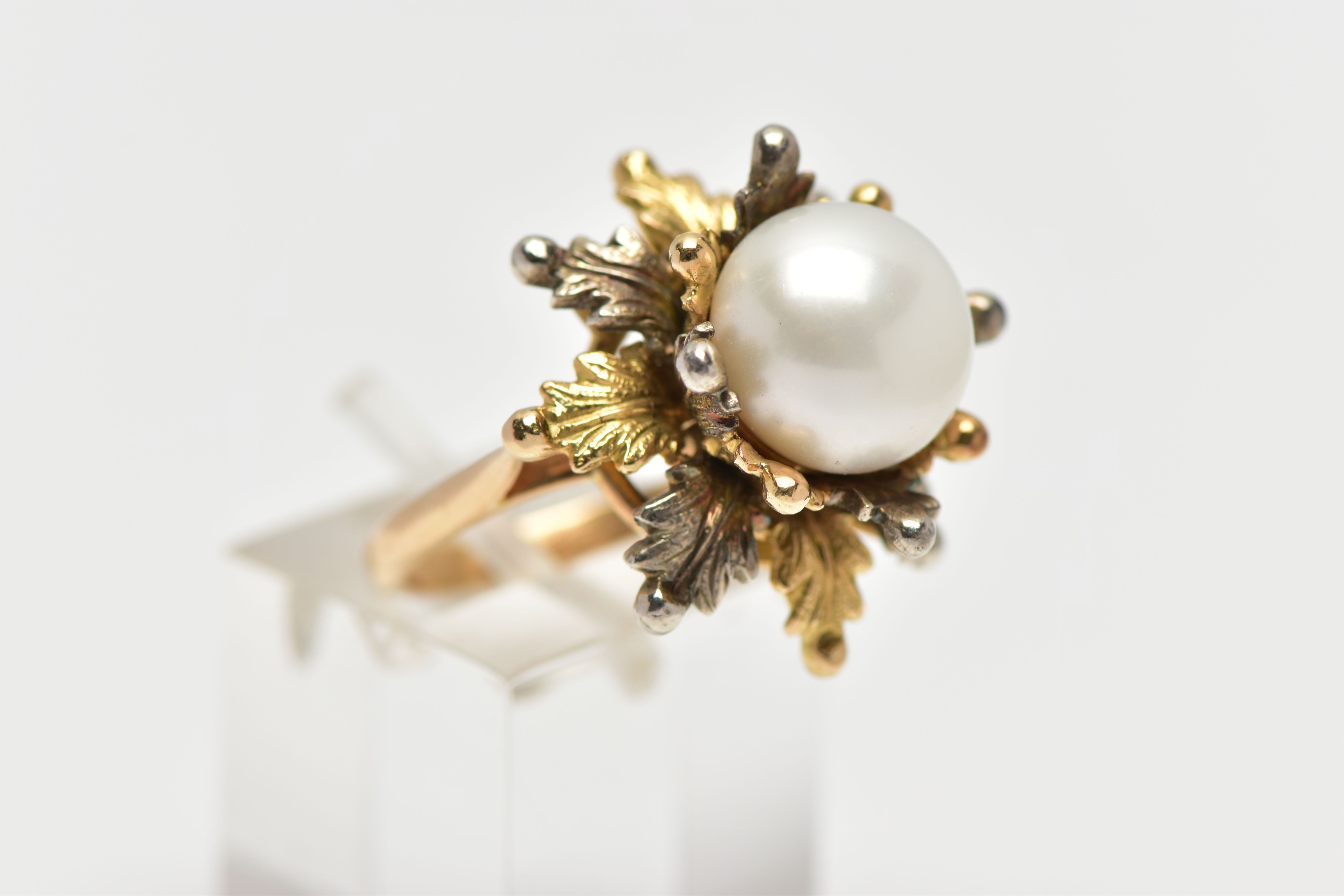 A WHITE AND YELLOW METAL CULTURED PEARL RING, of foliate design, set with a principal part drilled - Image 4 of 4