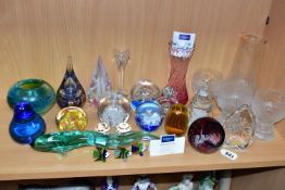 A GROUP OF GLASS WARES, to include a Timo Sarpaneva for Iittala Kekkerit jug of conical form,