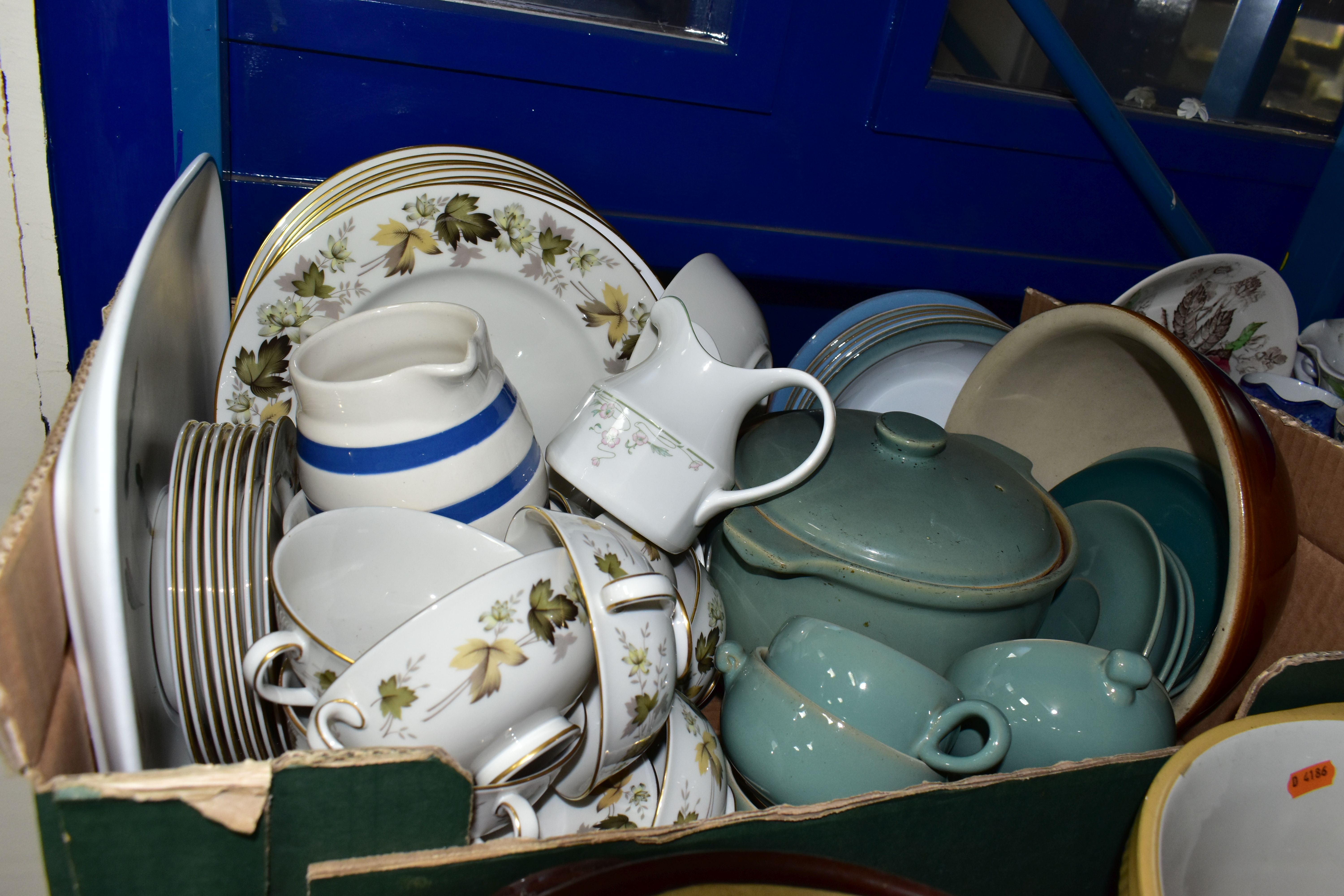 SIX BOXES AND LOOSE CERAMICS AND GLASS ETC, to include Shelley green Dainty saucers and side plates, - Image 5 of 8