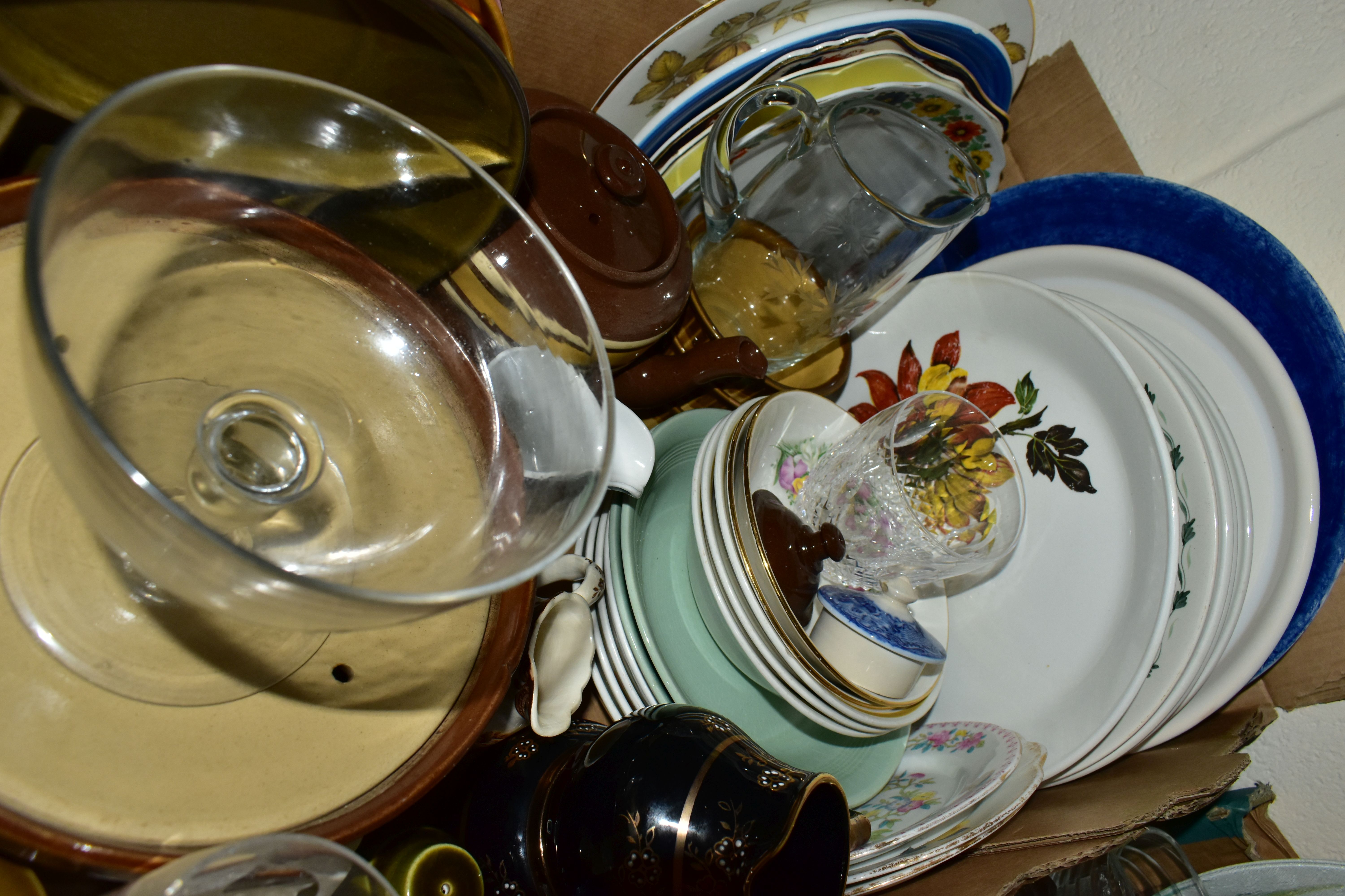 SIX BOXES AND LOOSE CERAMICS AND GLASS ETC, to include Shelley green Dainty saucers and side plates, - Image 7 of 8