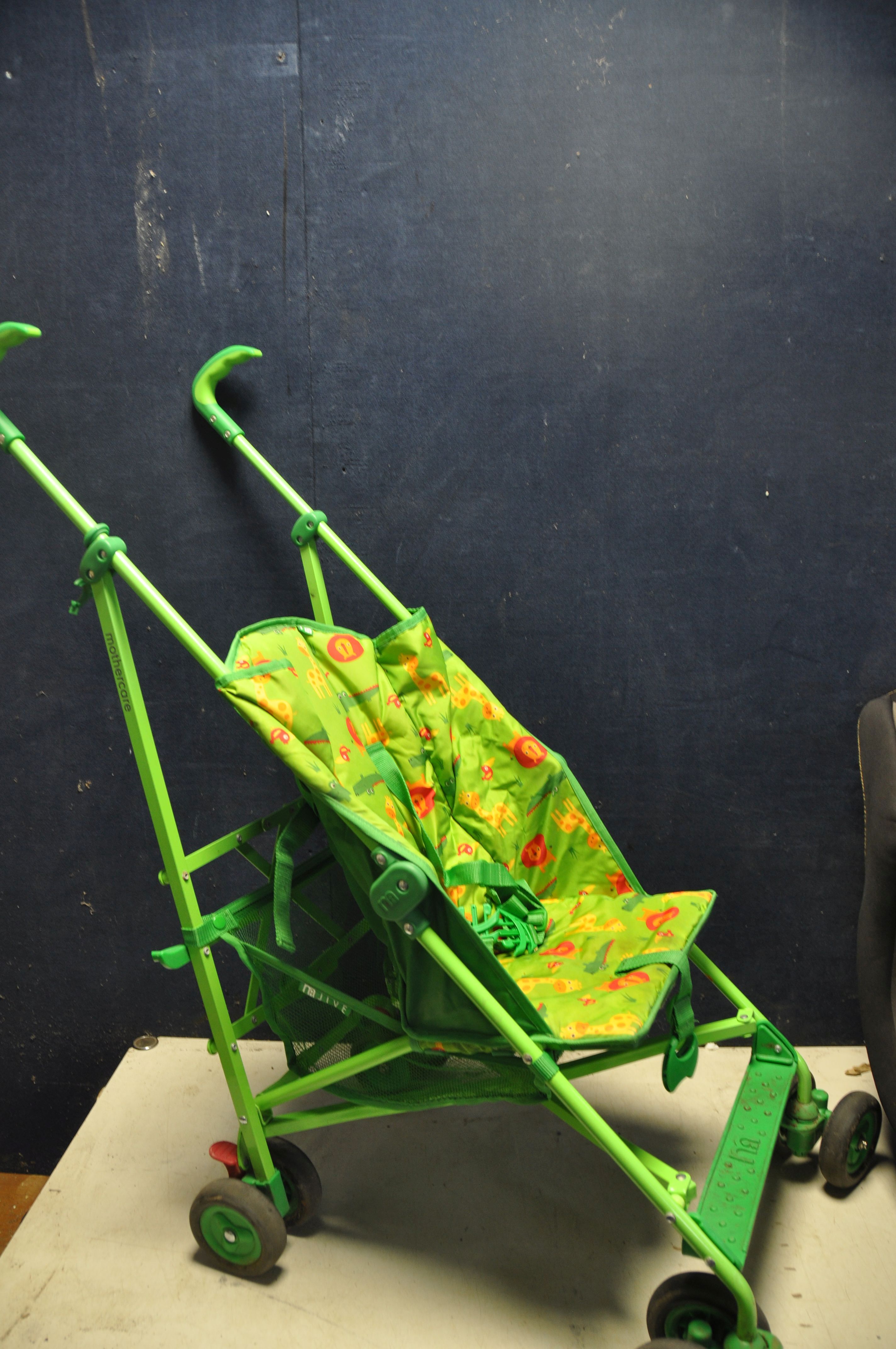 A KOOCHI PUSHMATIC PUSHCHAIR. three wheeled pushchair along with a Mothercare safari stroller, a - Image 2 of 3