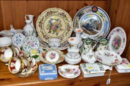 A GROUP OF ASSORTED CERAMICS, comprising six Royal Albert 'Lady Hamilton' pattern tea cups (marked