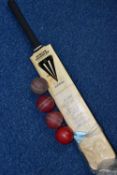 A DUNCAN FEARNLEY SUPREME CRICKET BAT SIGNED BY THE WARWICKSHIRE C.C.C. 1976, including Jameson,