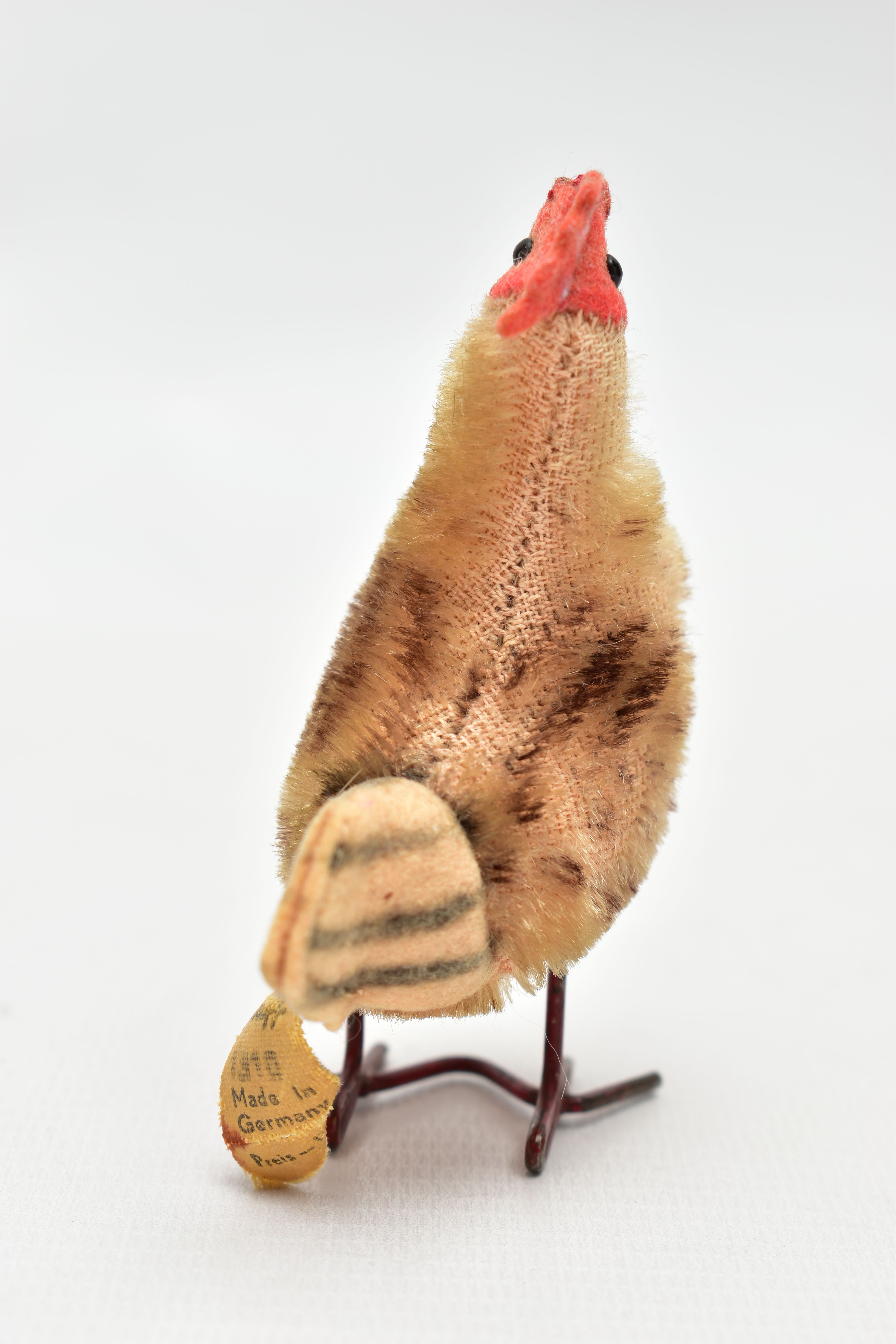 A POST-WAR STEIFF MOHAIR HEN WITH METAL WIRE LEGS, metal button and yellow tag to tail feathers, tag - Image 4 of 5