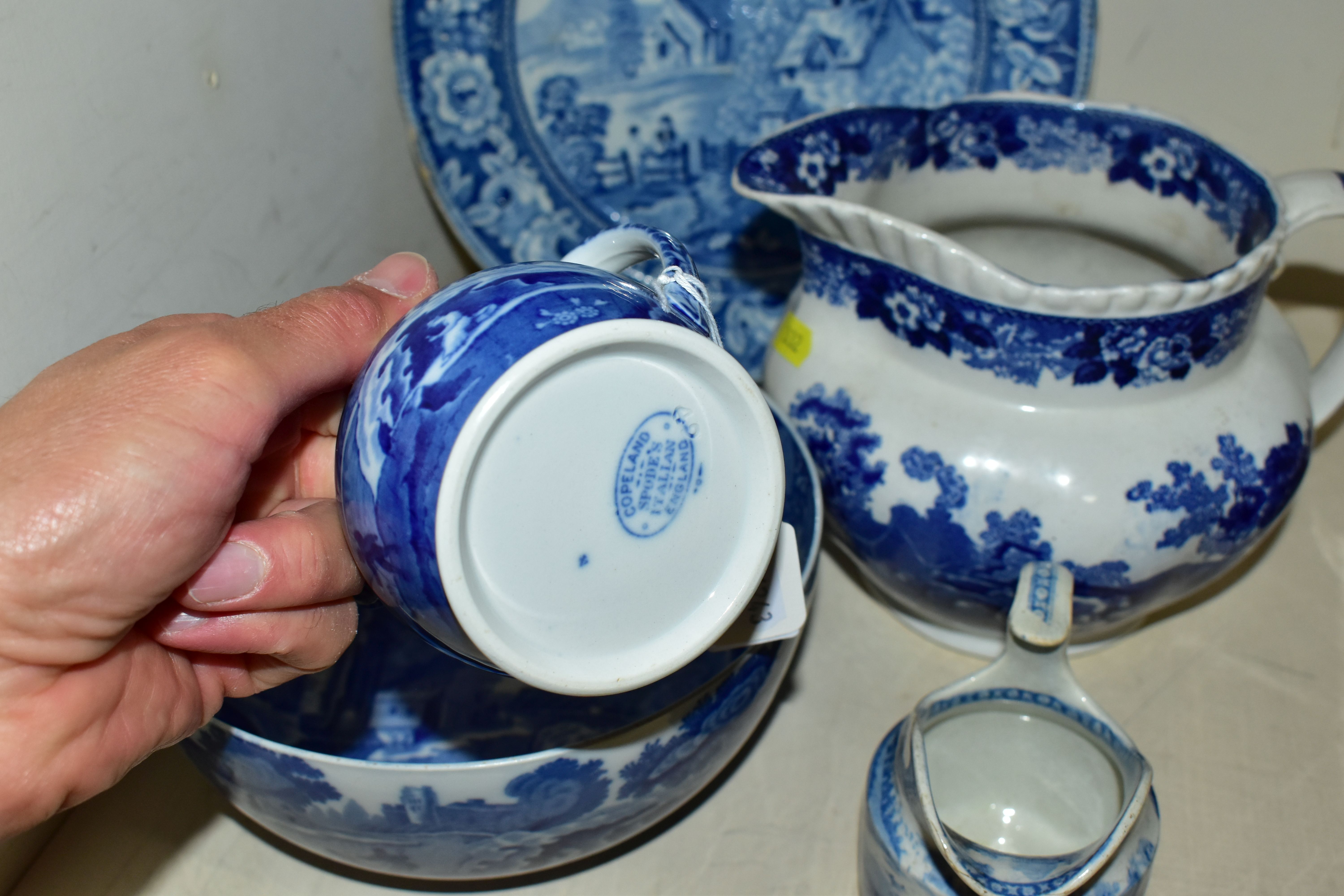 FIVE PIECES OF BLUE AND WHITE CERAMICS, comprising a Copeland Spode's Italian jug height 7cm and - Image 5 of 5