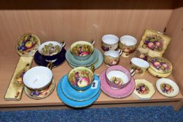 TWENTY THREE PIECES OF AYNSLEY ORCHARD GOLD TEA AND GIFT WARES, to include five teacups and four