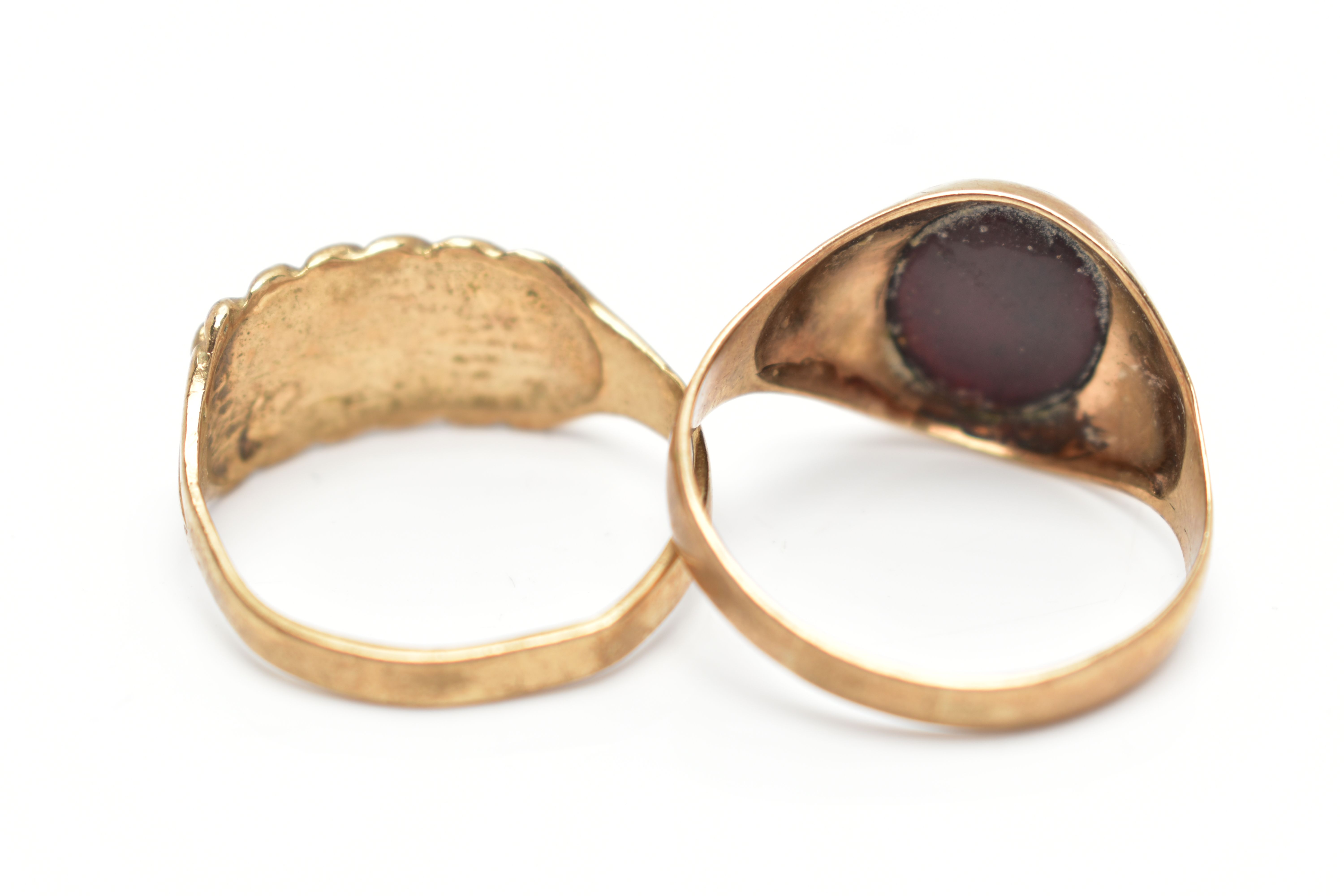 TWO 9CT GOLD RINGS, to include an onyx intaglio signet ring, hallmarked London 1989, ring size T 1/ - Image 3 of 3