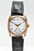 A GENTLEMANS 9CT GOLD WRISTWATCH, hand wound movement, round white dial, with Arabic numerals,