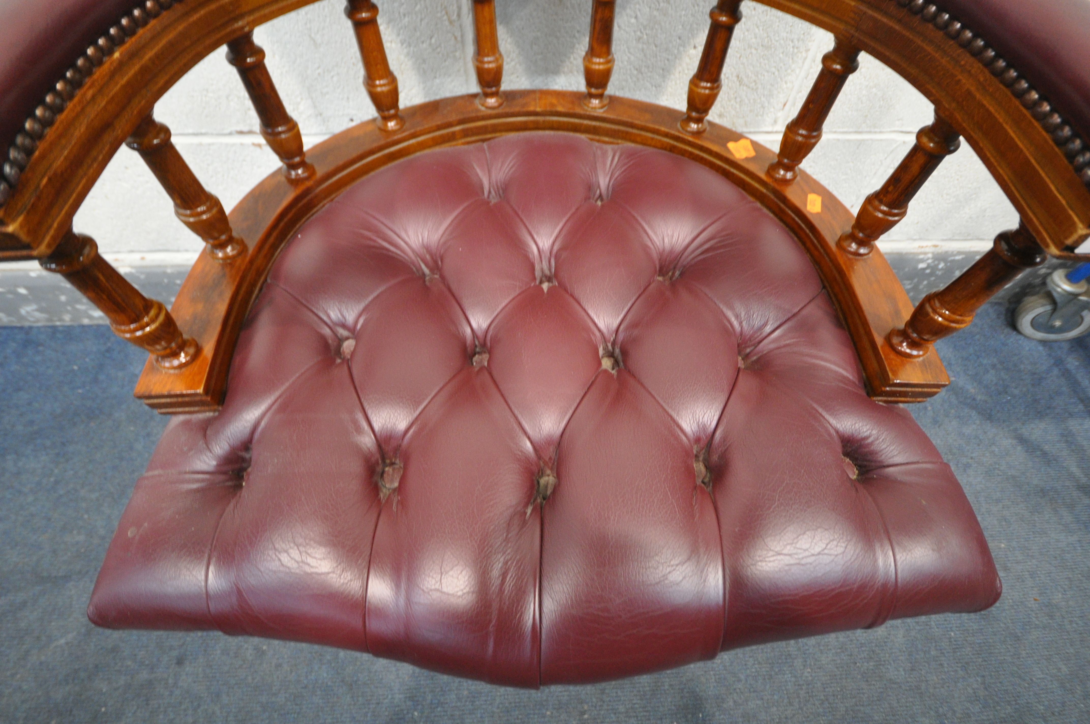 A BURGUNDY LEATHER SWIVEL OFFICE CHAIR, with buttoned back and seat, width 64cm x depth 69cm x - Image 3 of 4