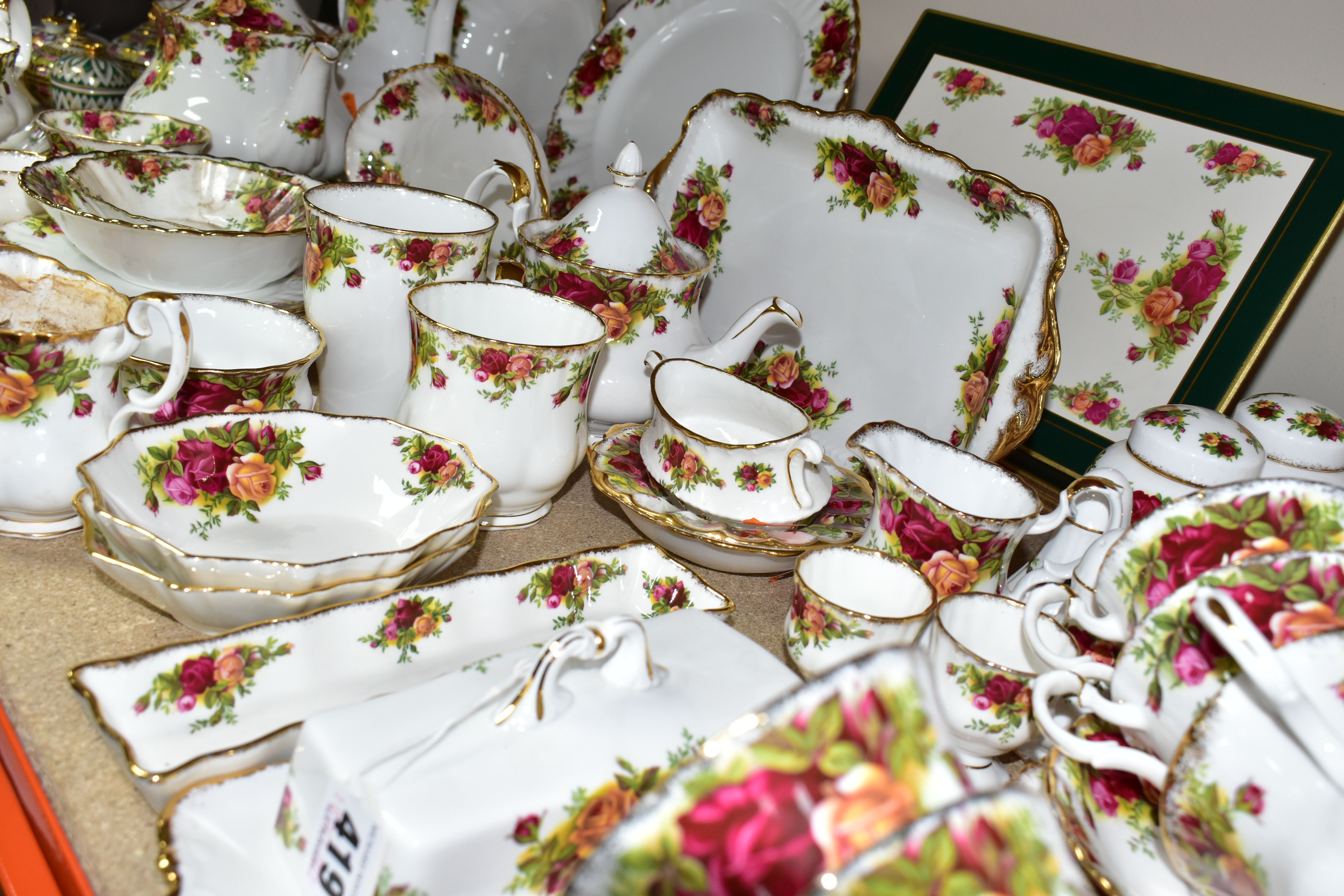 A QUANTITY OF ROYAL ALBERT 'OLD COUNTRY ROSES' PATTERN TEAWARES, comprising five cups, five saucers, - Image 6 of 10