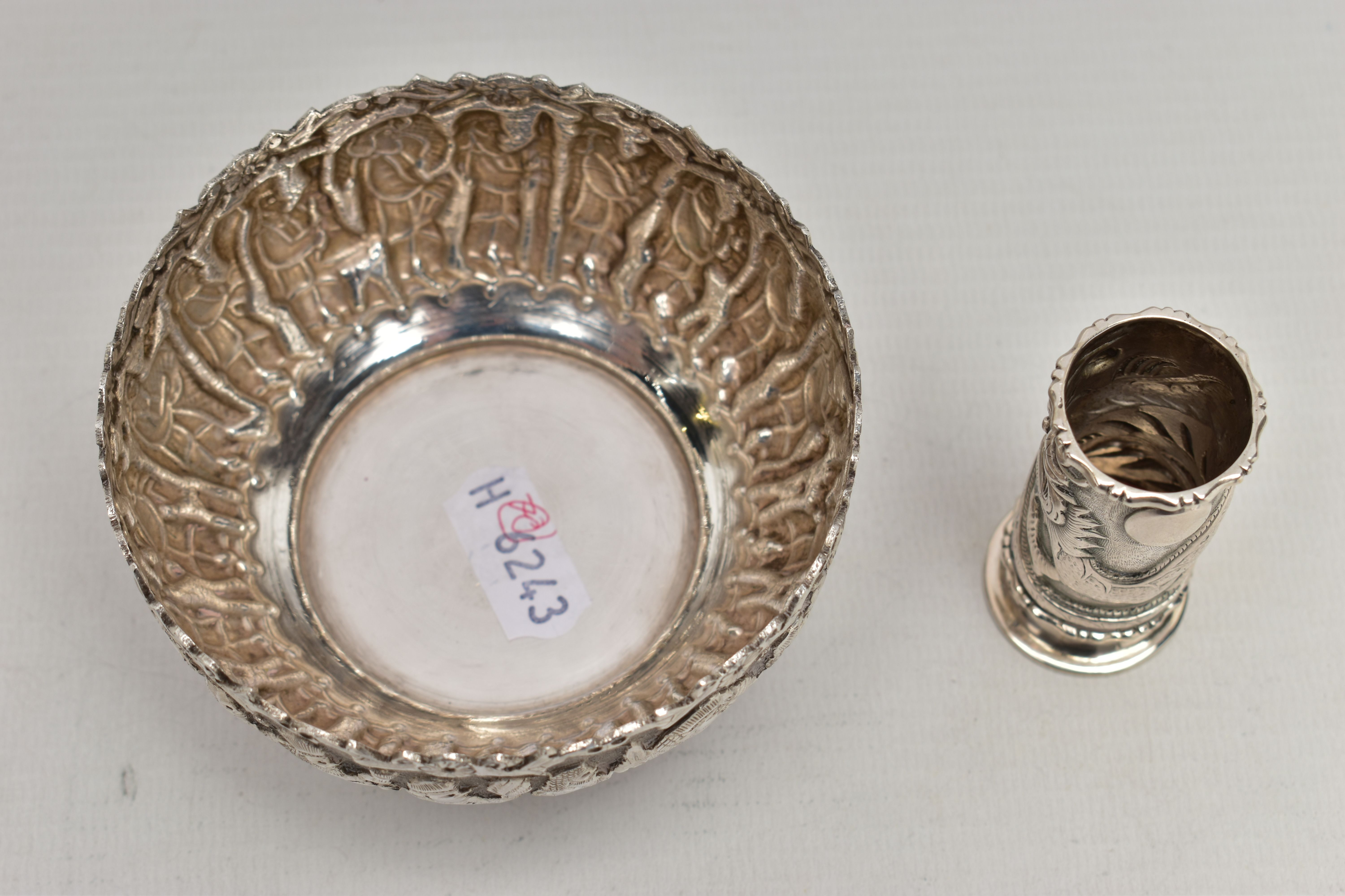 AN EMBOSSED WHITE METAL BOWL AND SMALL VASE, the round bowl decorated with embossed multiple figural - Image 4 of 7