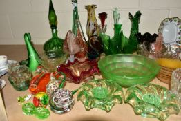A QUANTITY OF MOSTLY COLOURED DECORATIVE GLASS WARES, to include a green Sklo Union vase with pulled