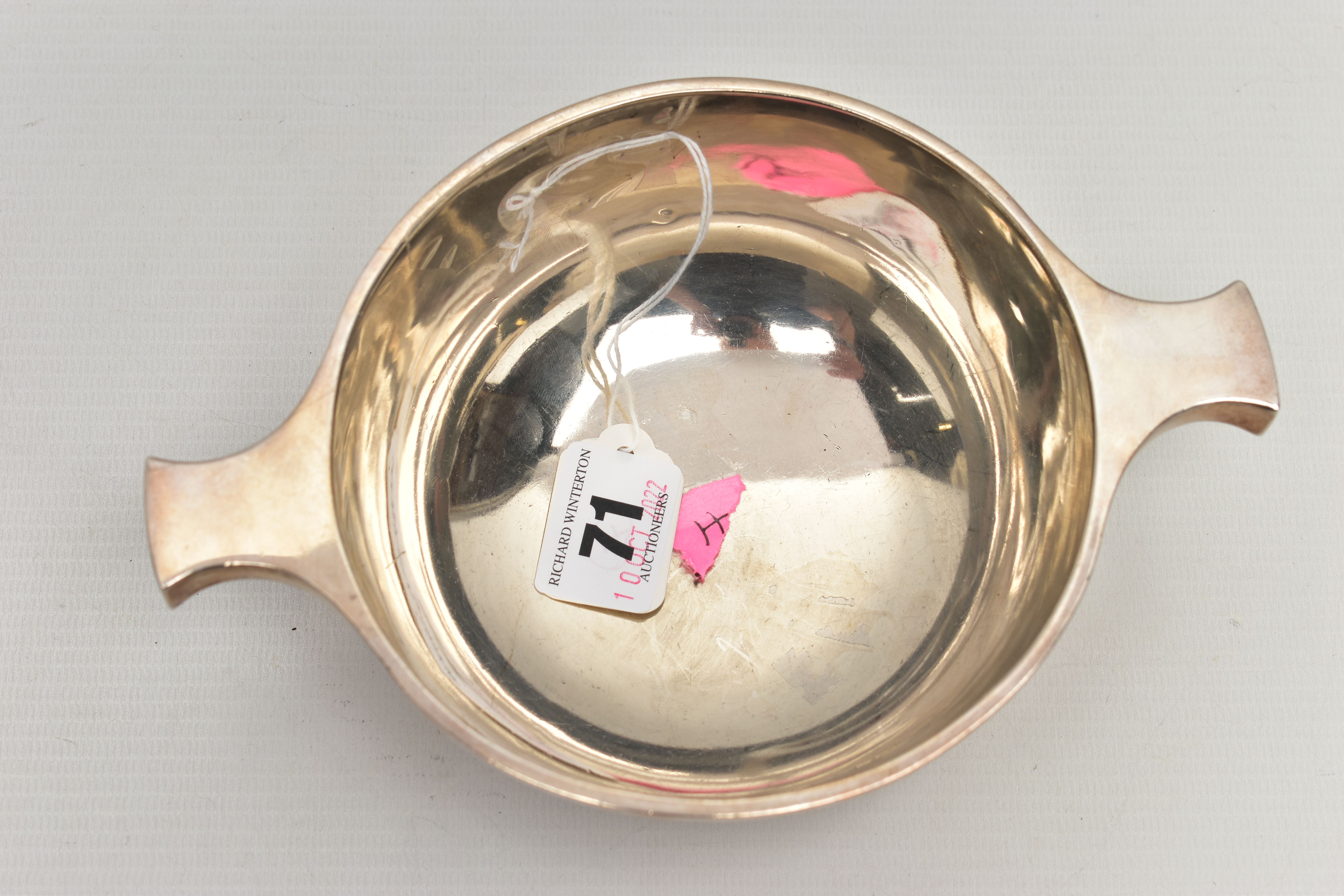 A SCOTTISH SILVER QUAICH, polished design, fitted with two handles, approximate diameter of bowl - Image 4 of 5