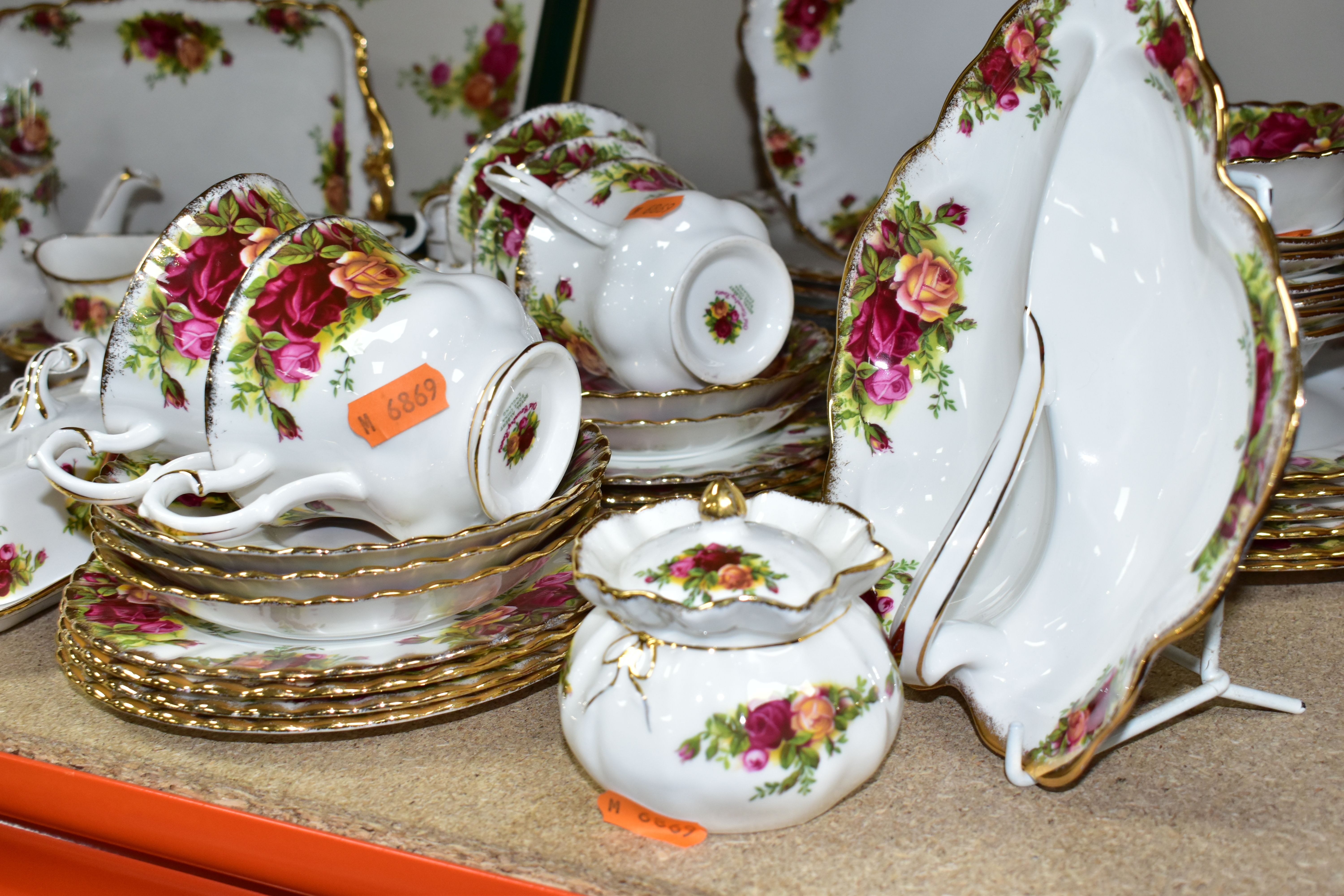 A QUANTITY OF ROYAL ALBERT 'OLD COUNTRY ROSES' PATTERN TEAWARES, comprising five cups, five saucers, - Image 5 of 10