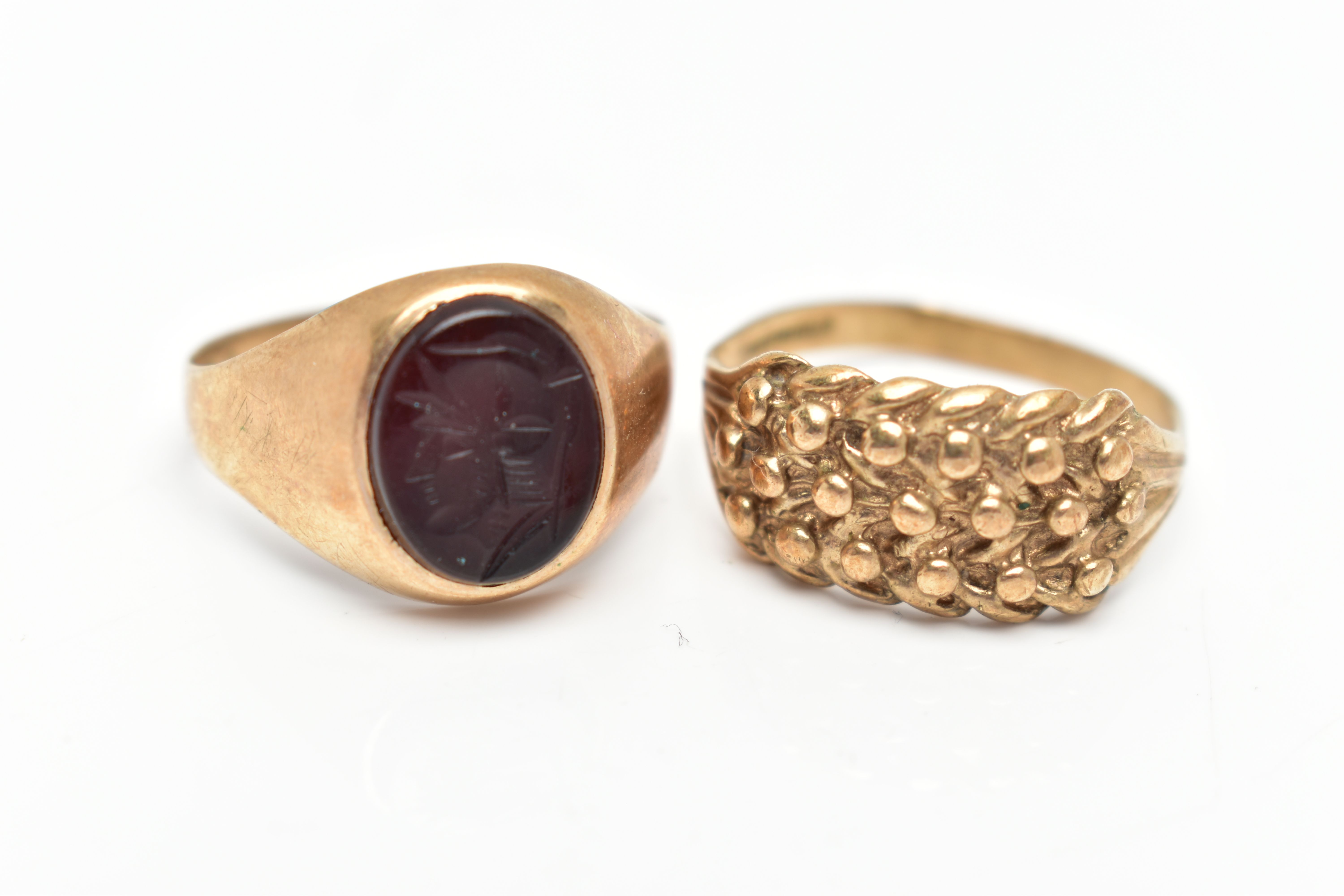 TWO 9CT GOLD RINGS, to include an onyx intaglio signet ring, hallmarked London 1989, ring size T 1/