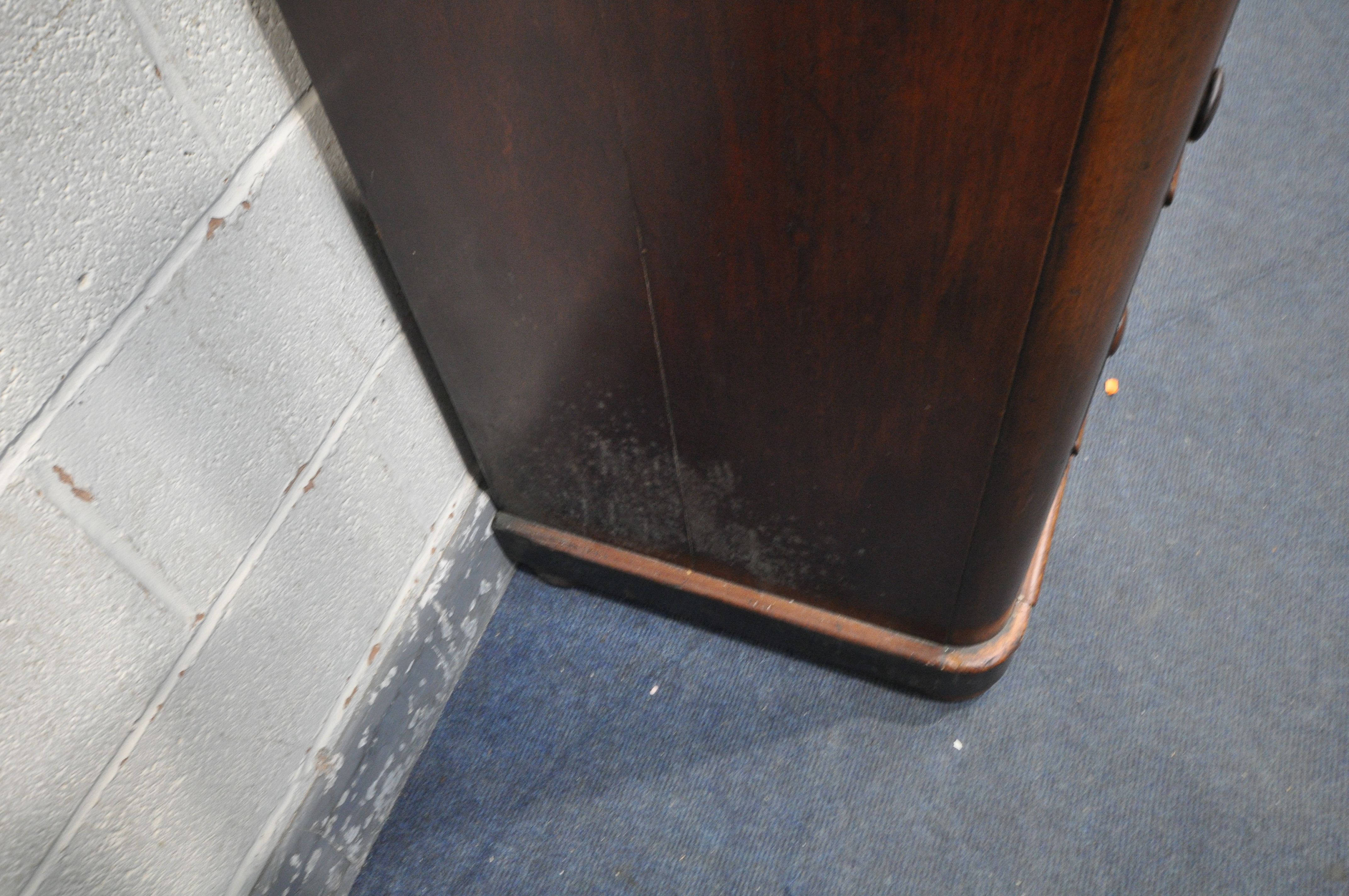 A VICTORIAN MAHOGANY CHEST OF TWO SHORT OVER FOUR LONG GRADUATING DRAWERS, length 122cm x depth 57cm - Image 3 of 4