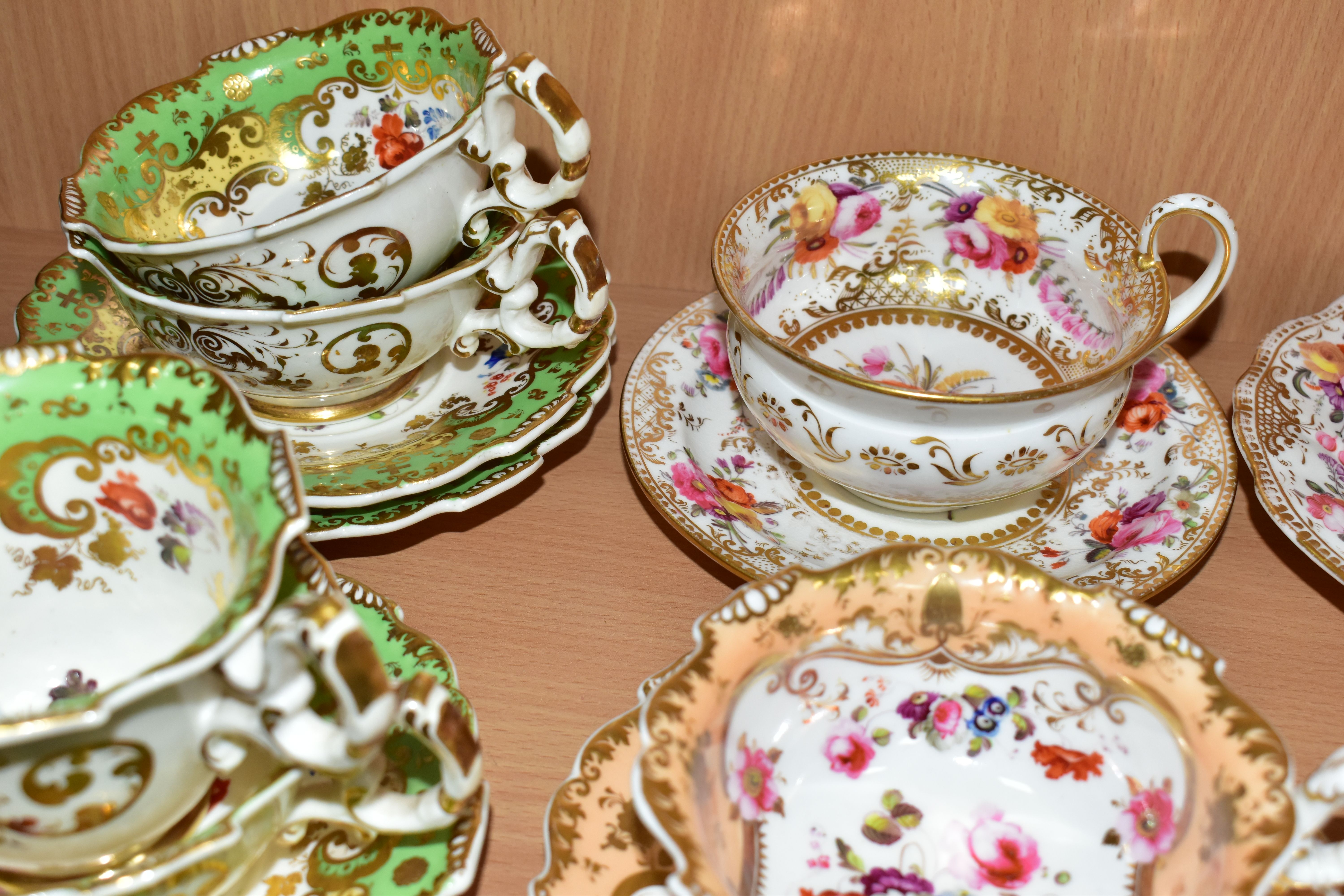 A COLLECTION OF ASSORTED 19TH CENTURY BRITISH PORCELAIN HAND PAINTED TEA WARES, including an apricot - Image 4 of 7