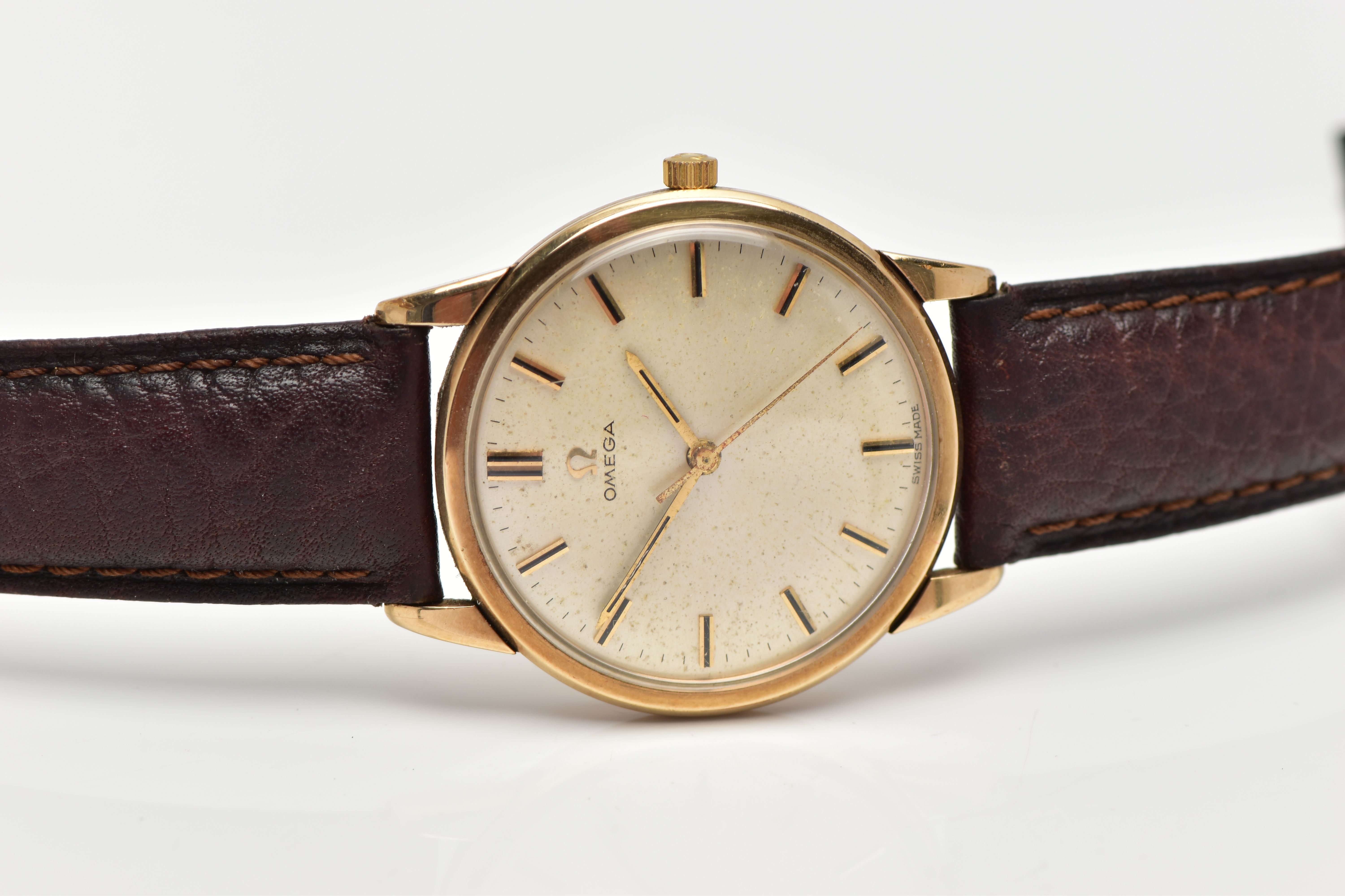 A GENTS 1960'S, 9CT GOLD 'OMEGA' WRISTWATCH, manual wind, round champagne dial signed 'Omega', baton - Bild 4 aus 6