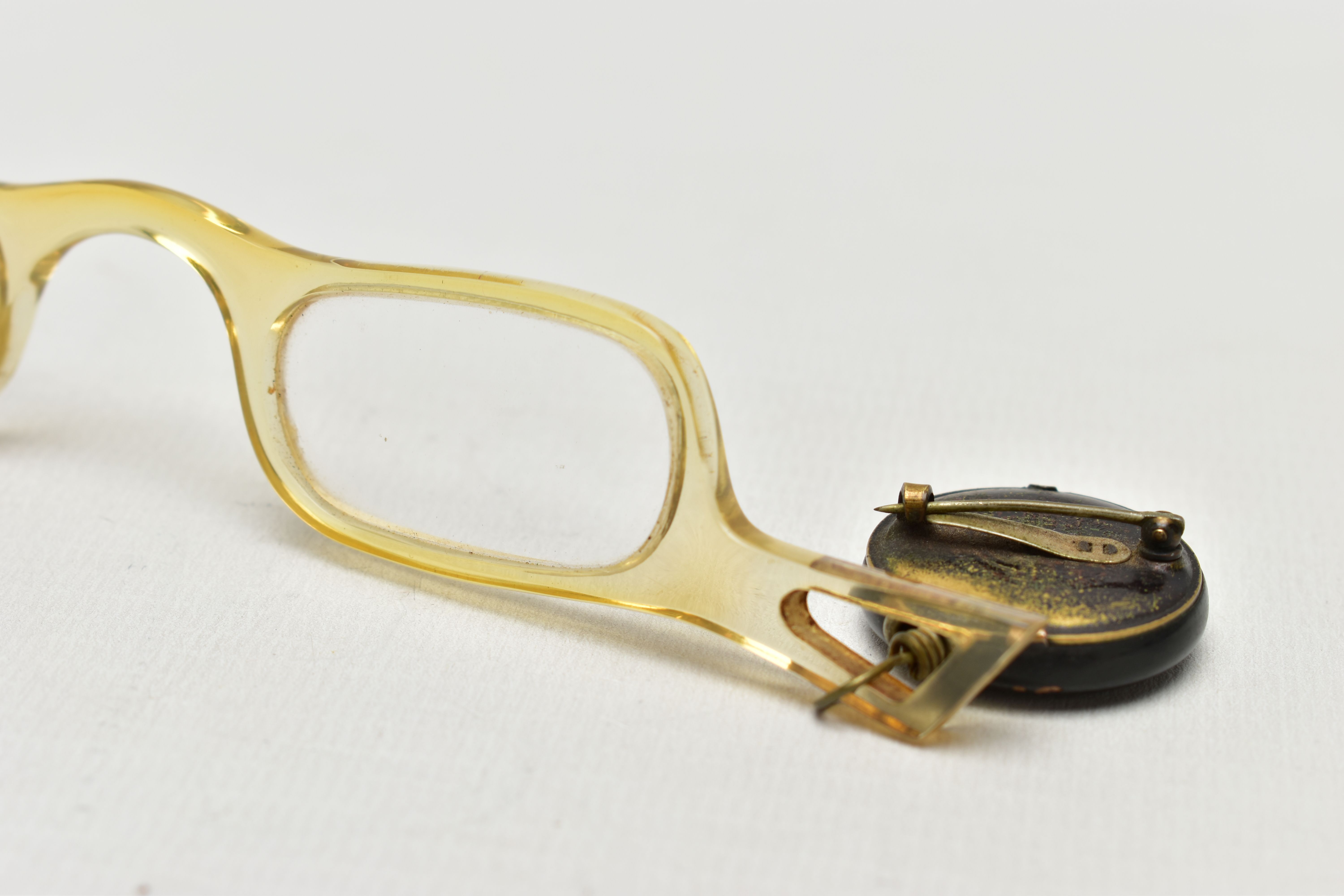 A PAIR OF YELLOW PLASTIC FRAMED GLASSES WITH SHORT ANGULAR HANDLE, fitted with a circular black - Image 4 of 6