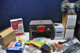 A COLLECTION OF MISCELLANEOUS ITEMS to include a Philips MC50 mini hi-fi (UNTESTED), Kinzo 8E406