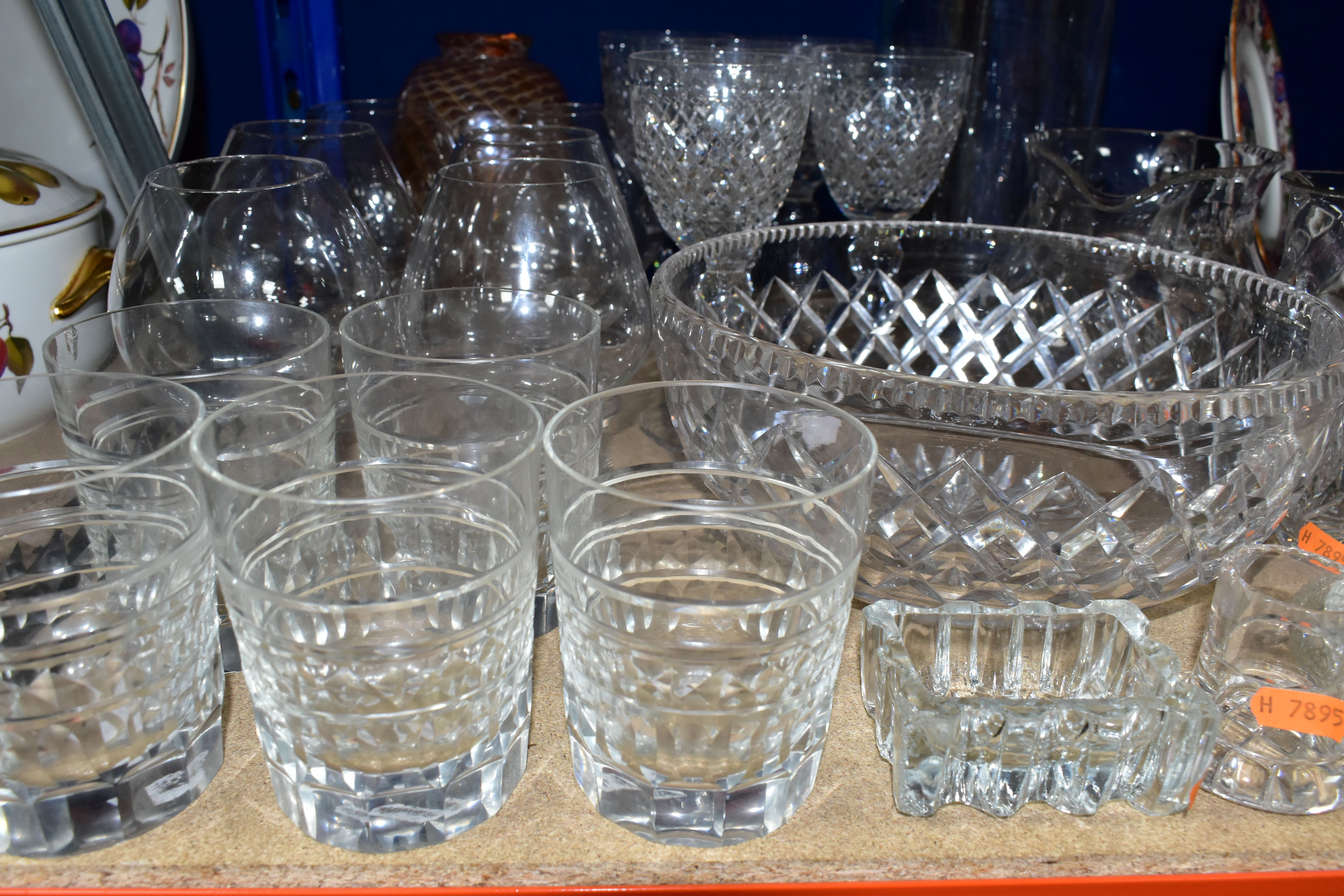 A GROUP OF CUT CRYSTAL AND GLASSWARE, comprising five cut crystal whisky glasses, five cut crystal - Image 3 of 5