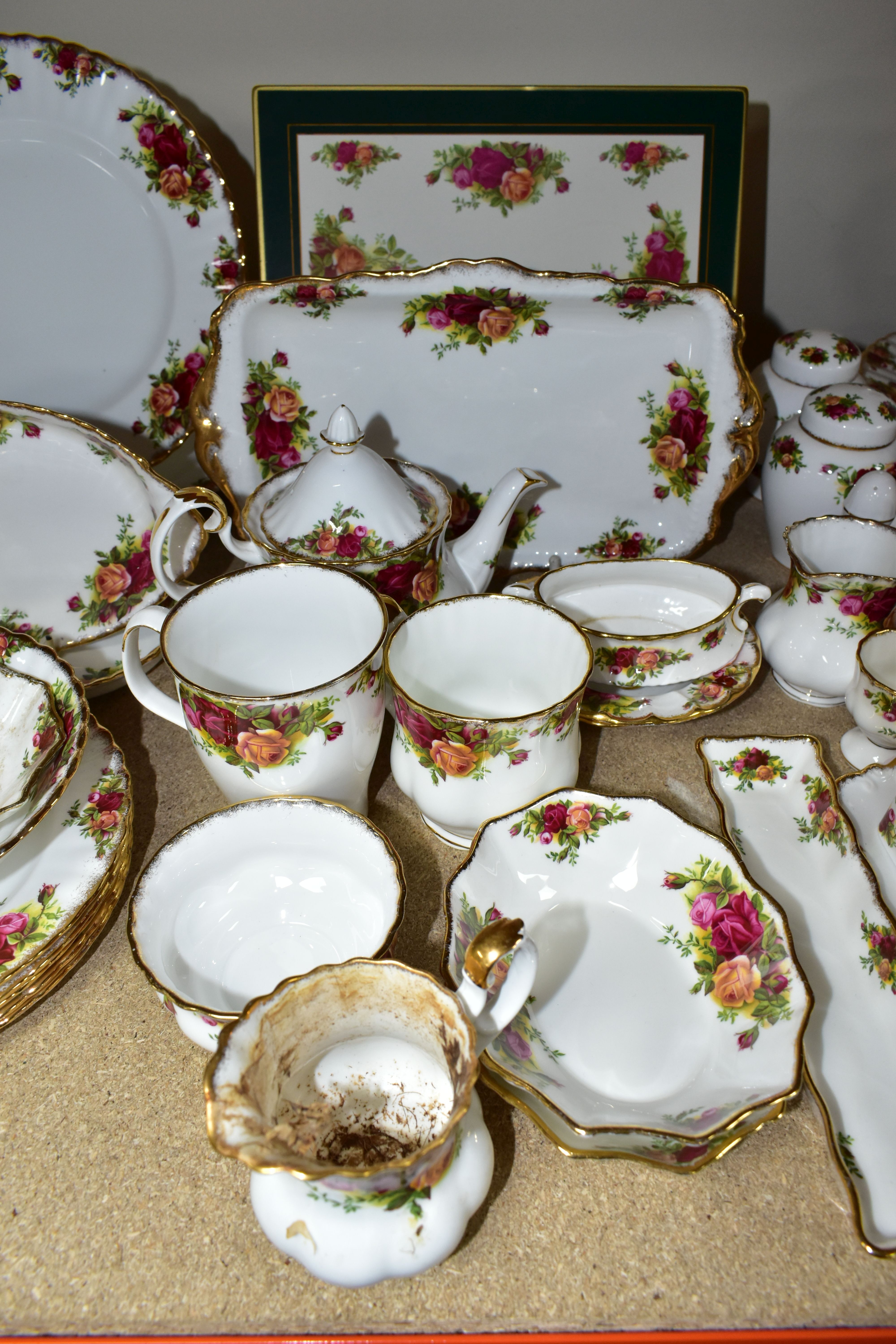 A QUANTITY OF ROYAL ALBERT 'OLD COUNTRY ROSES' PATTERN TEAWARES, comprising five cups, five saucers, - Image 3 of 10