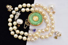A SELECTION OF 9CT GOLD AND YELLOW METAL JEWELLERY, to include a pair of 9ct gold cultured pearl