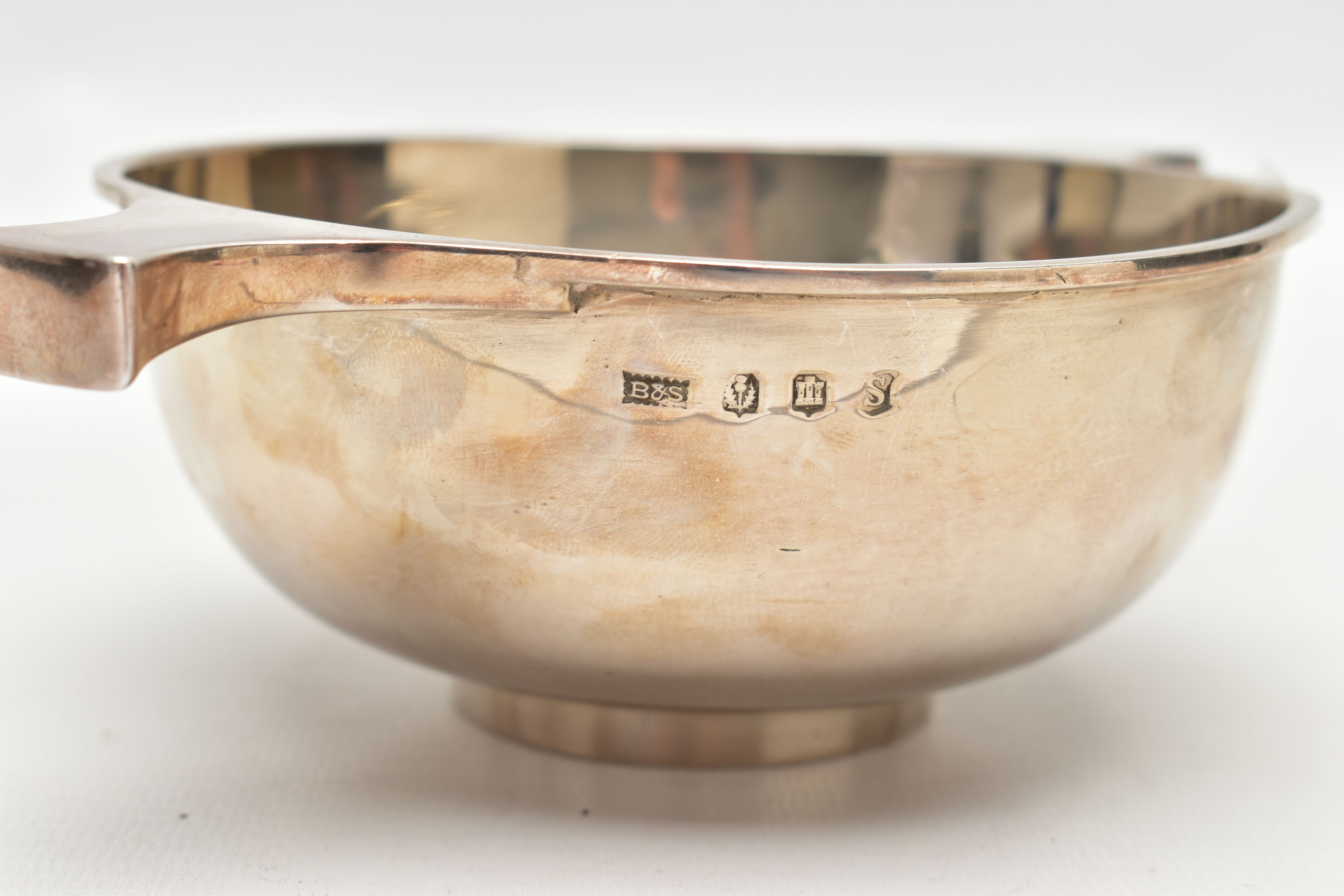 A SCOTTISH SILVER QUAICH, polished design, fitted with two handles, approximate diameter of bowl - Image 2 of 5