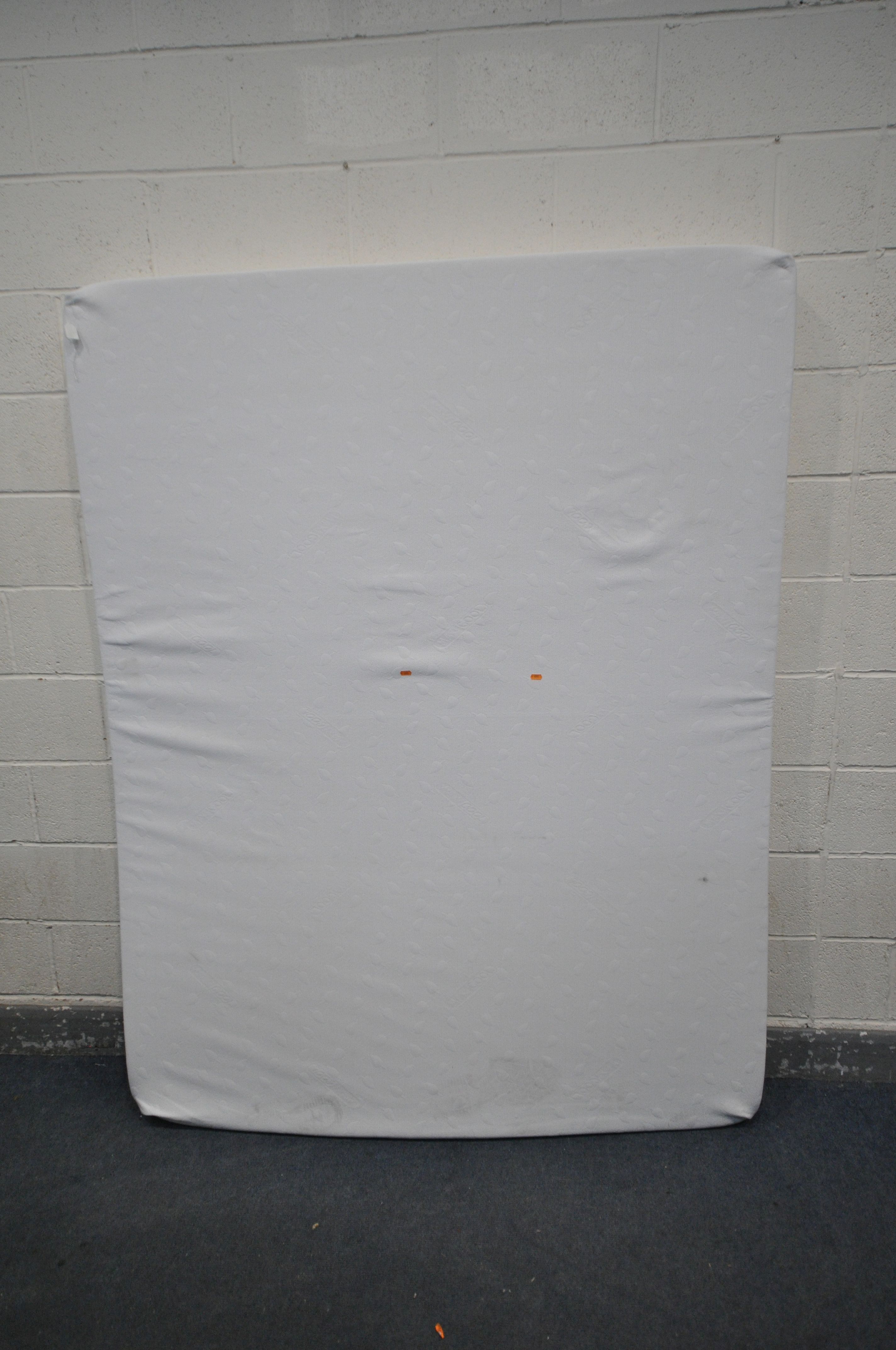 A MAXICOOL 5FT MATTRESS TOPPER