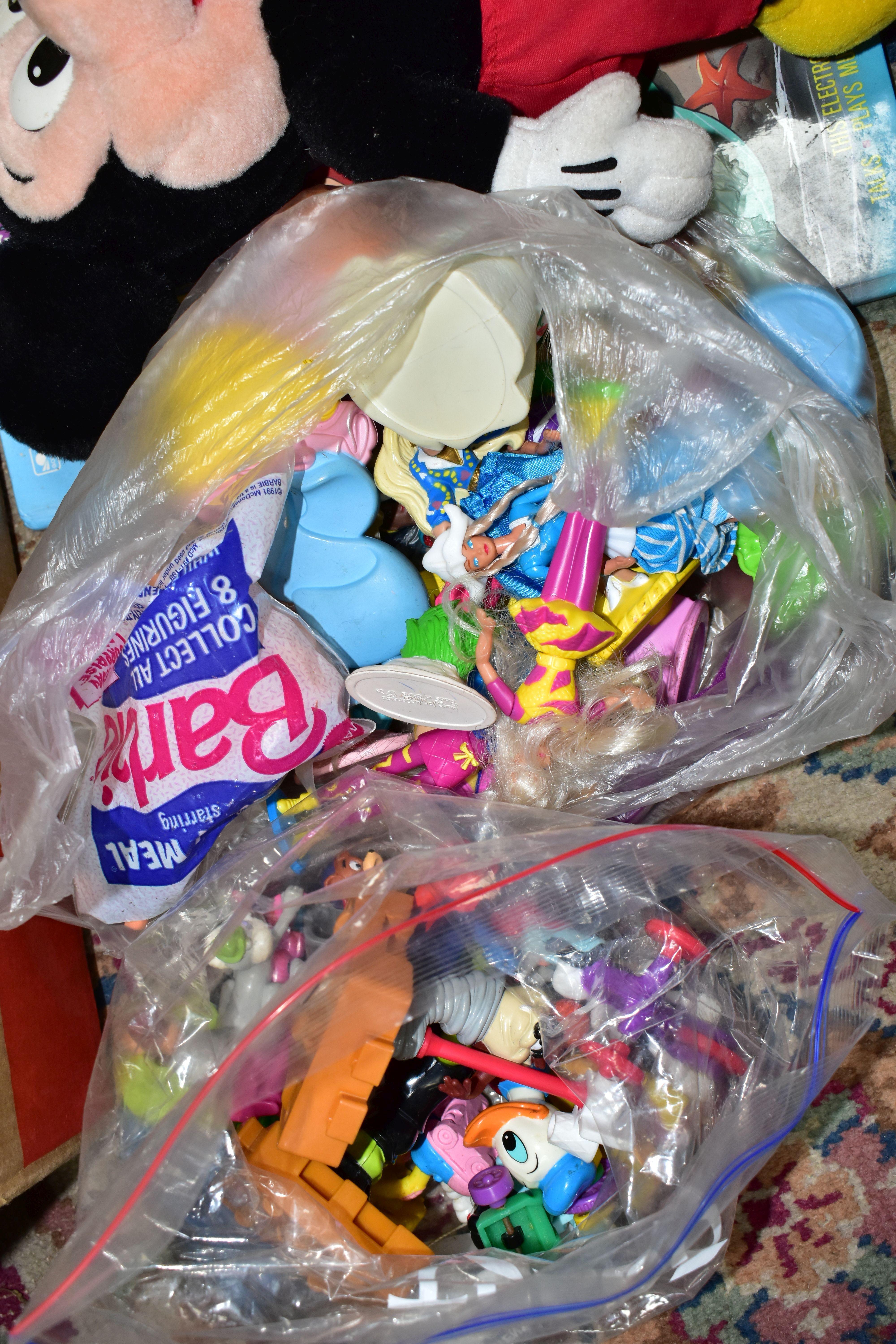 ONE BOX OF ASSORTED MCDONALD'S COLLECTABLE TOYS some still in original packets from Disney films - Image 3 of 4