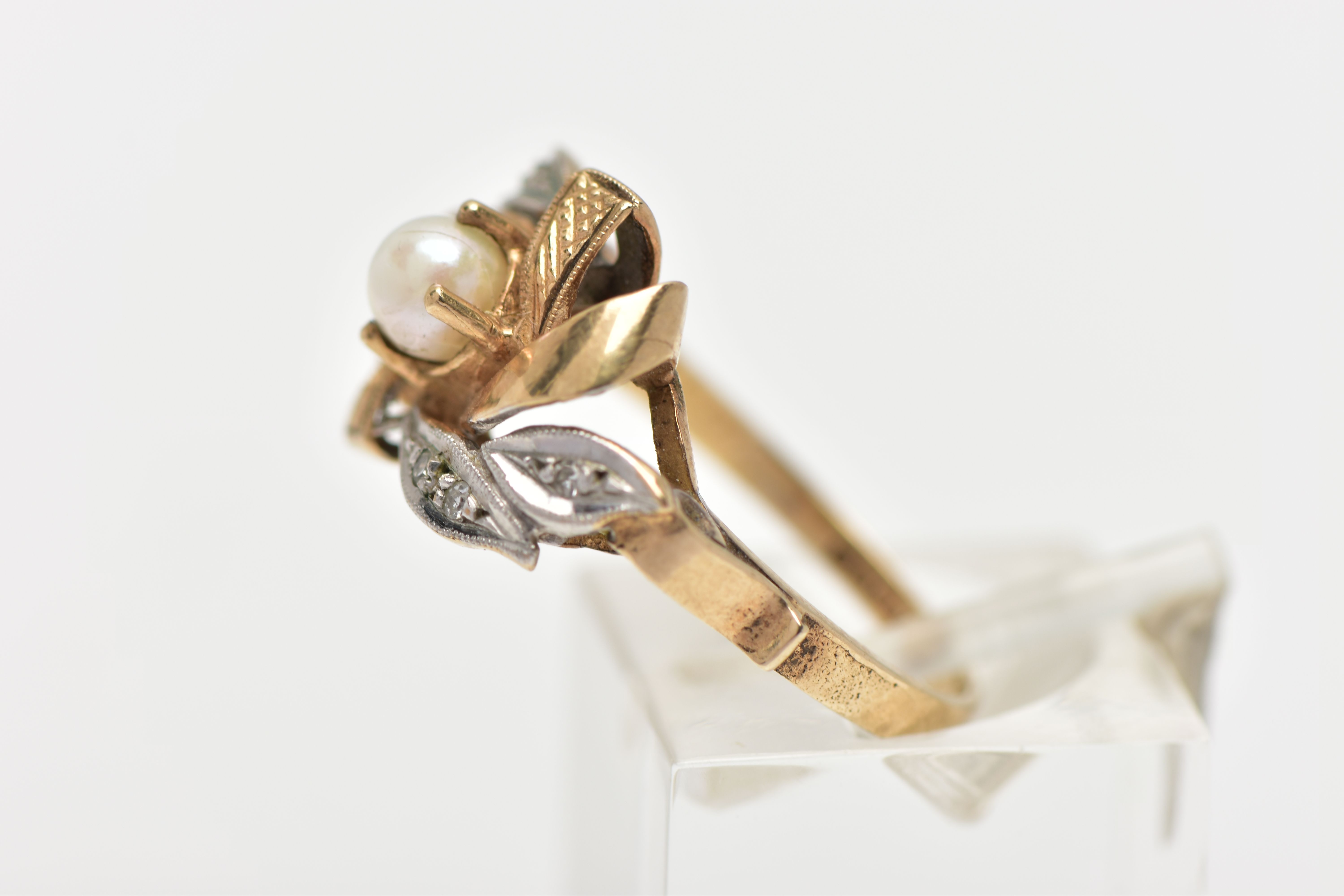 A 9CT GOLD CULTURED PEARL AND DIAMOND RING, centring on a four claw set, cream cultured pearl with a - Image 2 of 4