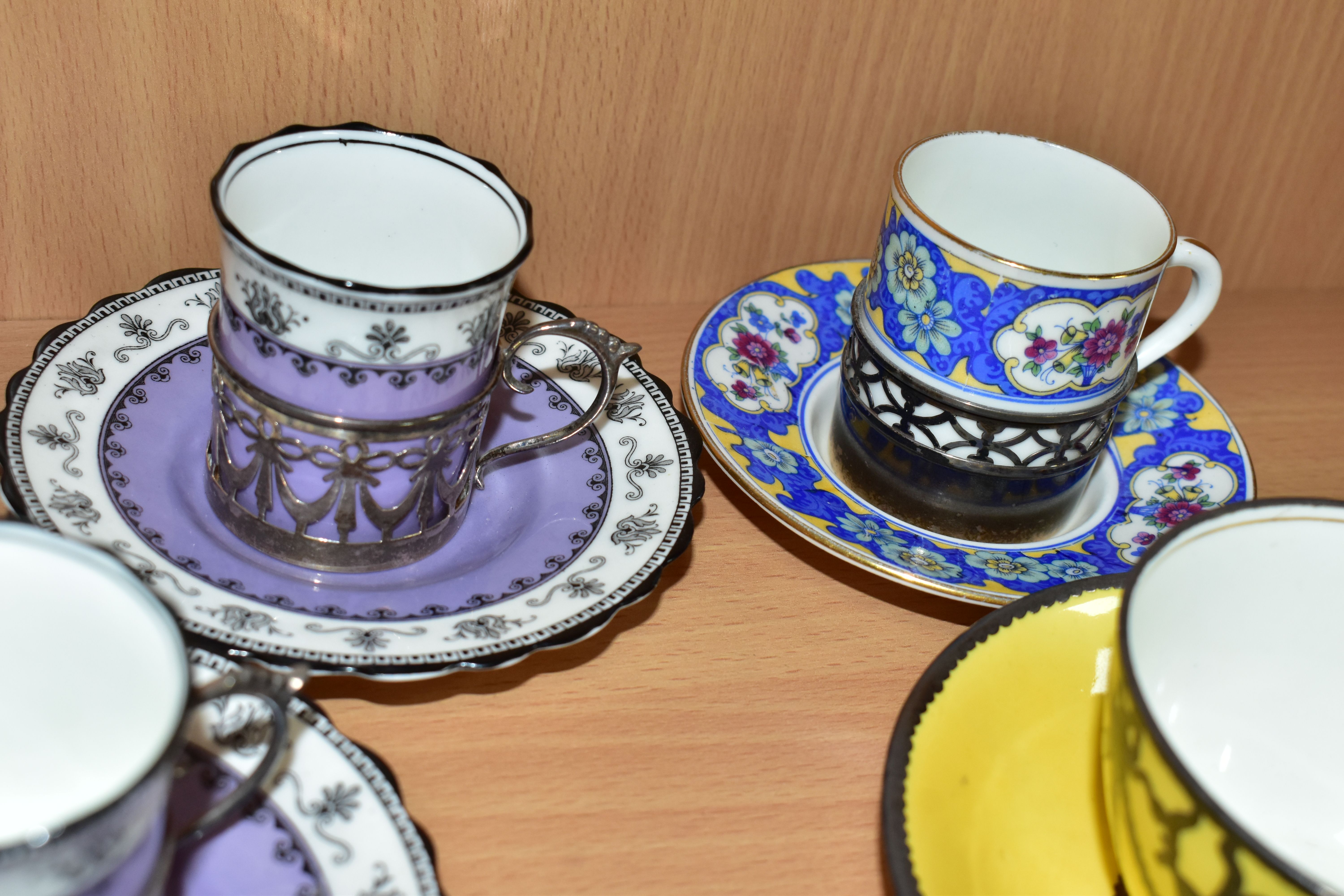 AN EARLY 20TH CENTURY AYNSLEY YELLOW TEA CUP AND SAUCER WITH WHITE METAL OVERLAY AND SEVEN AYNSLEY - Image 5 of 7