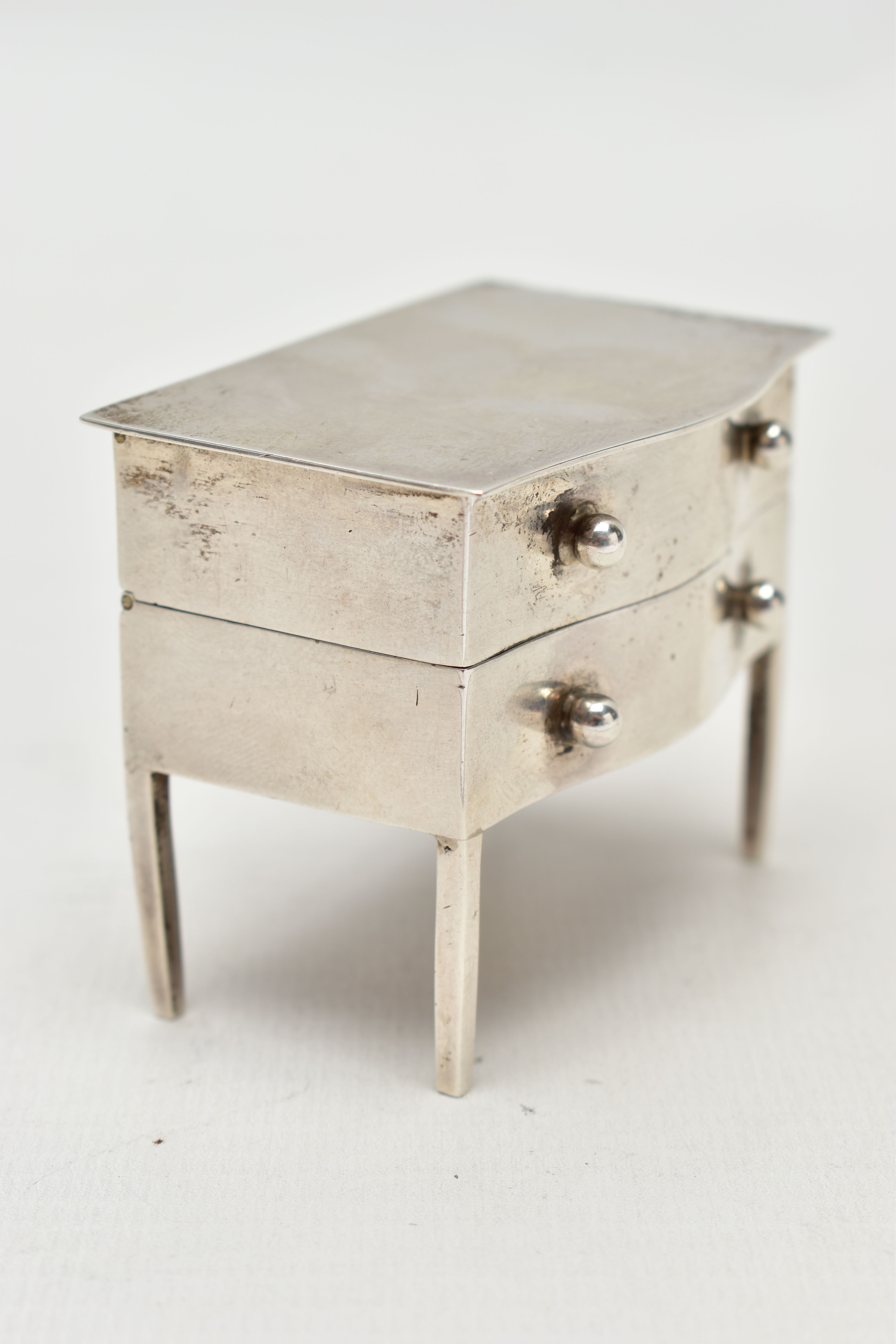AN EARLY 20TH CENTURY SILVER 'ASPREY & CO LTD' NOVELTY STAMP CASE, in the form of a chest of two - Image 4 of 8