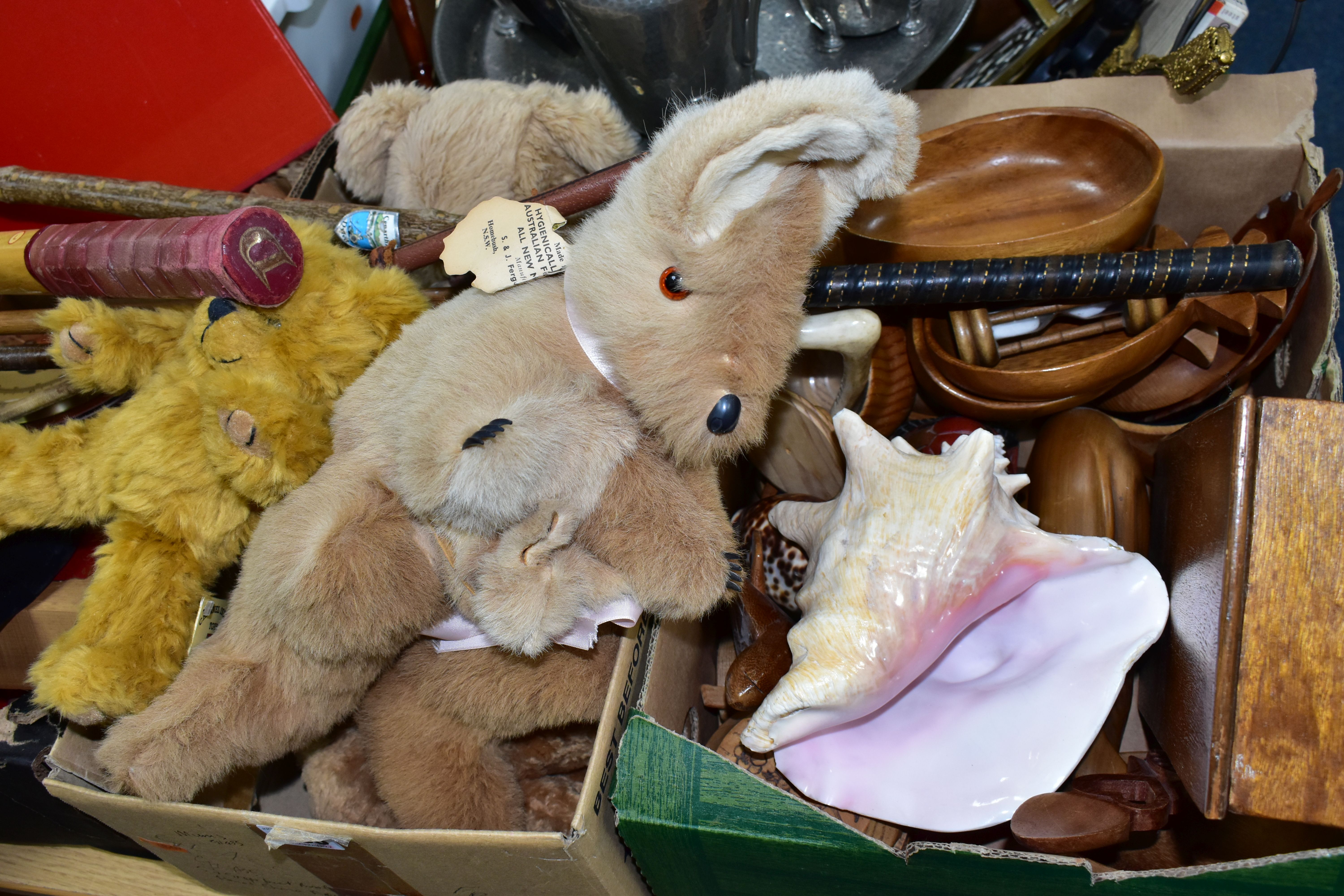 FIVE BOXES OF METALWARE HOUSEHOLD SUNDRIES AND TREEN, to include a large Conch shell, two wooden - Image 3 of 8