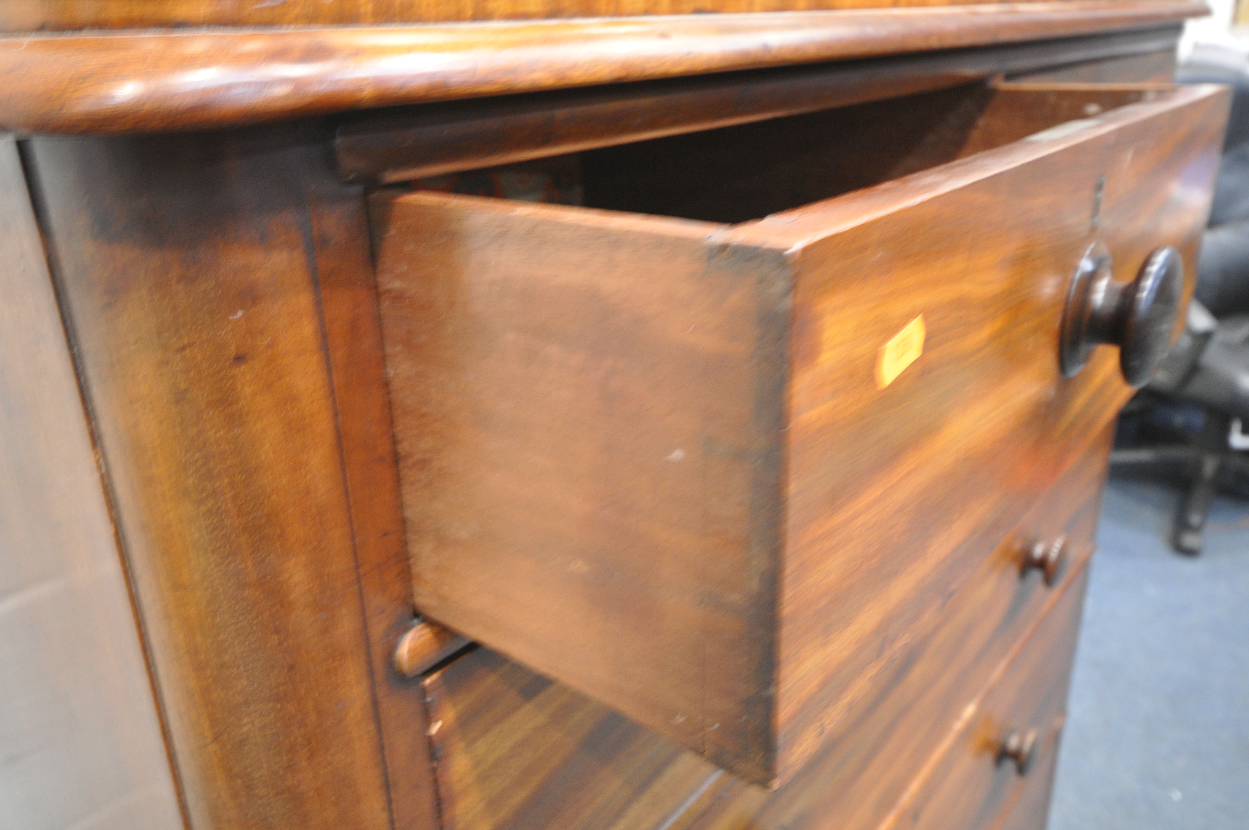 A VICTORIAN MAHOGANY CHEST OF TWO SHORT OVER FOUR LONG GRADUATING DRAWERS, length 122cm x depth 57cm - Image 4 of 4