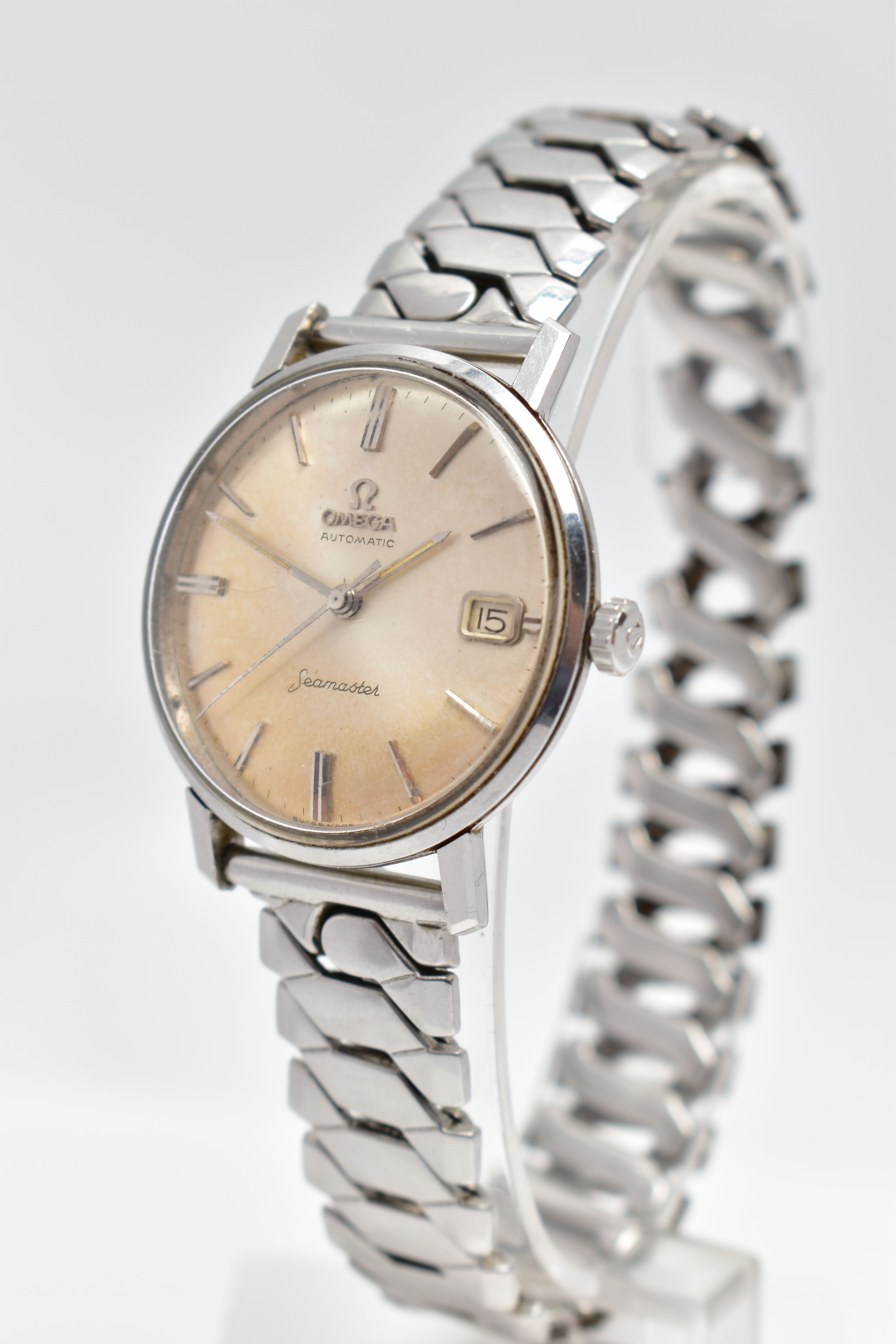 A 1960s VINTAGE OMEGA AUTOMATIC SEAMASTER DATE, the silver coloured dial with luminescent silver - Image 3 of 7