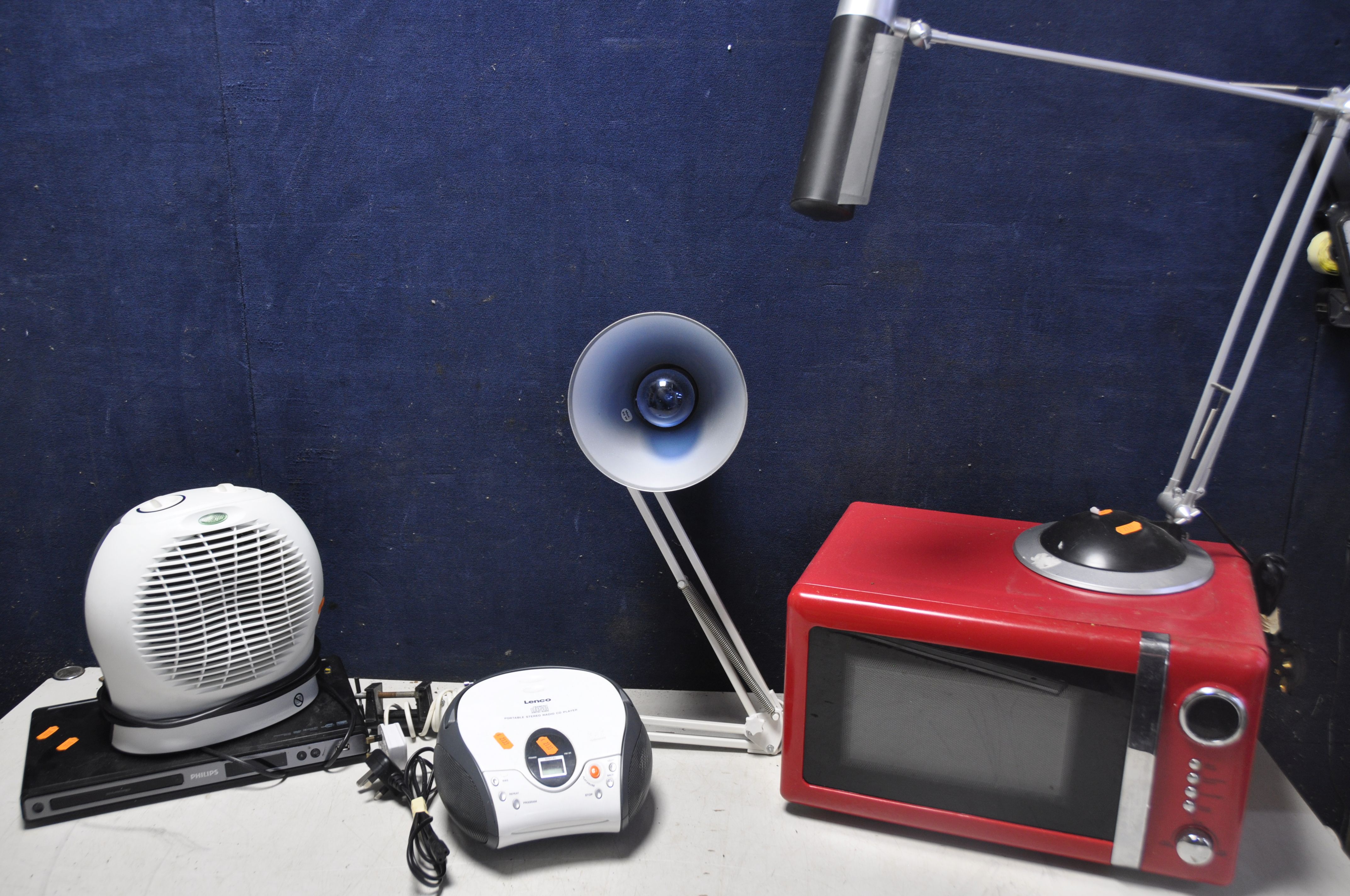 A COLLECTION OF ELECTRICAL ITEMS to include two unbranded angled lamps, Wilko microwave, Lenco