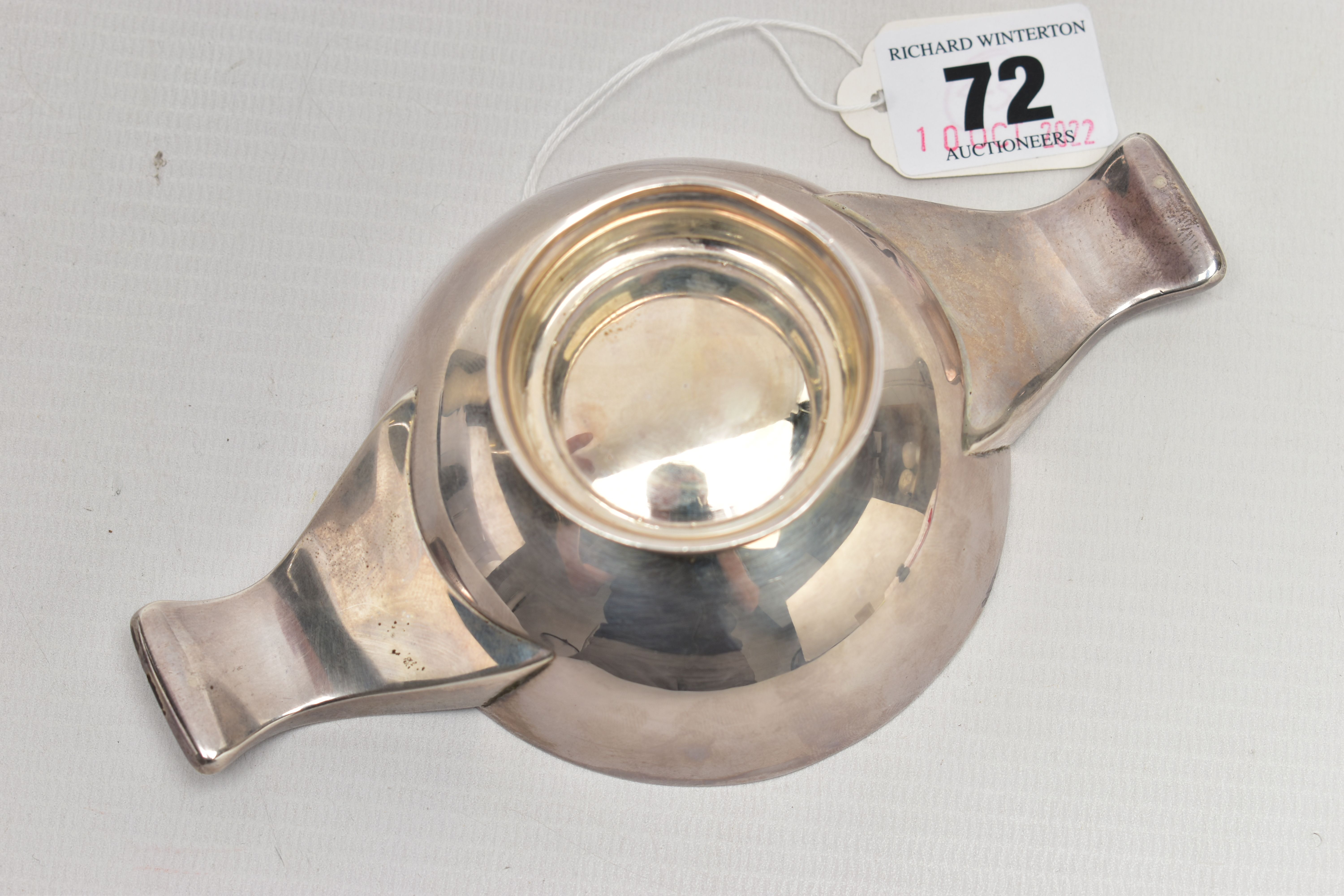 A SCOTTISH SILVER QUAICH, small silver polished Quaich with double handles, hallmarked 'J B - Image 4 of 4