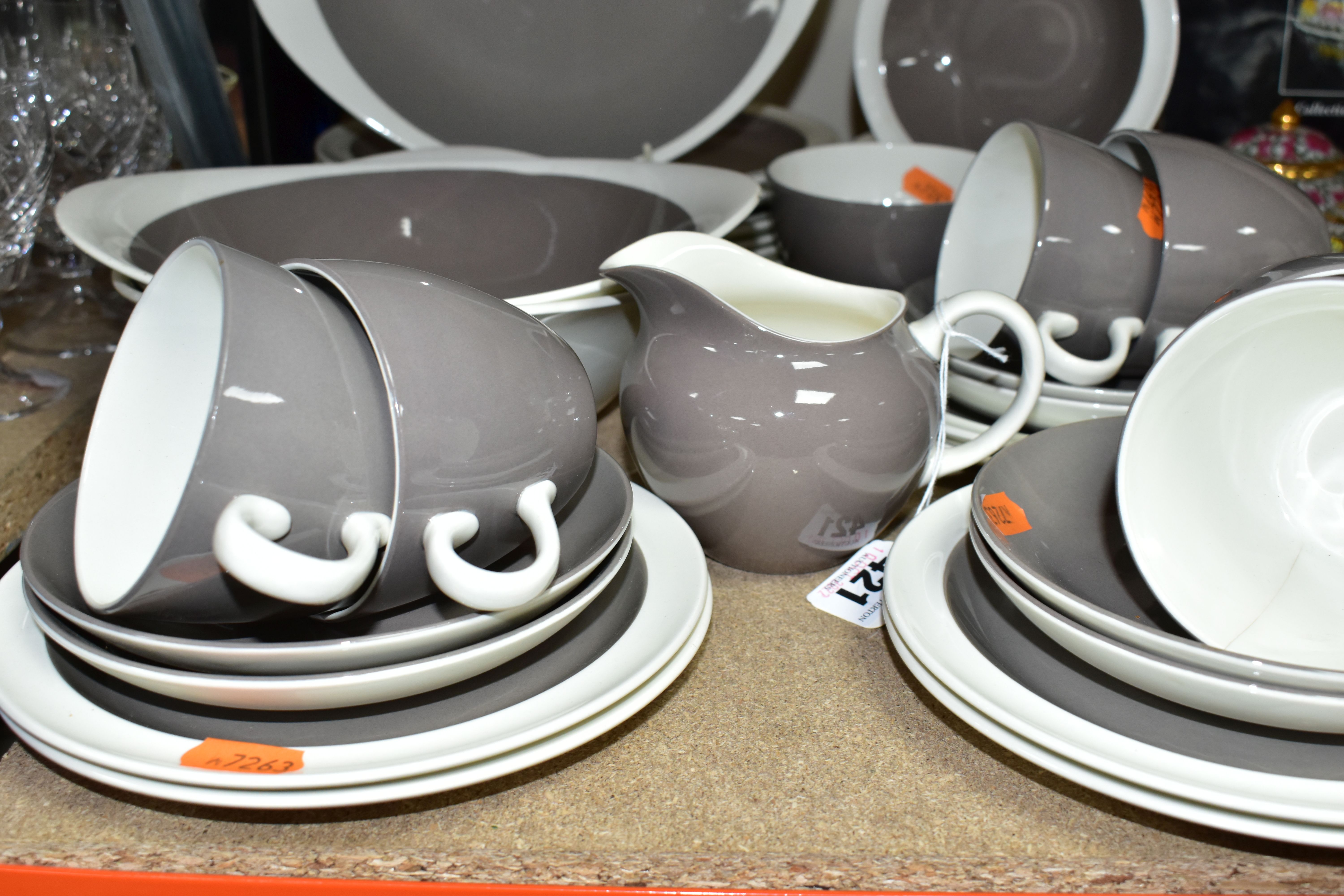 A PART DINNER SET OF WEDGWOOD OF ETRURIA & BARLASTON IN GREY AND WHITE 1950'S STYLE, comprising - Image 2 of 5