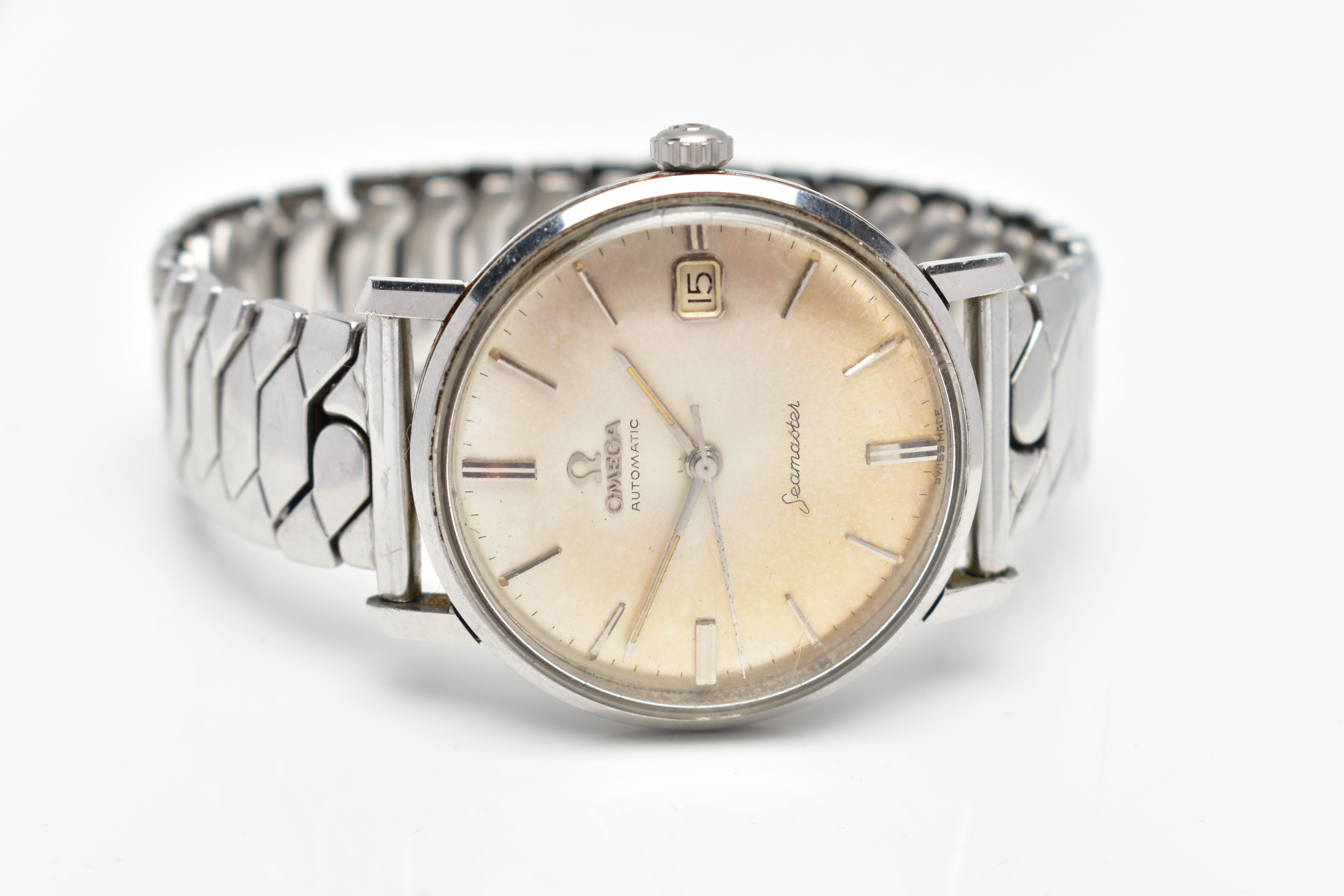A 1960s VINTAGE OMEGA AUTOMATIC SEAMASTER DATE, the silver coloured dial with luminescent silver - Image 4 of 7