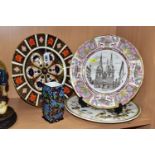 A ROYAL CROWN DERBY IMARI 1128 PATTERN DINNER PLATE AND THREE OTHER ITEMS, the 1128 plate bearing