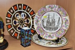 A ROYAL CROWN DERBY IMARI 1128 PATTERN DINNER PLATE AND THREE OTHER ITEMS, the 1128 plate bearing
