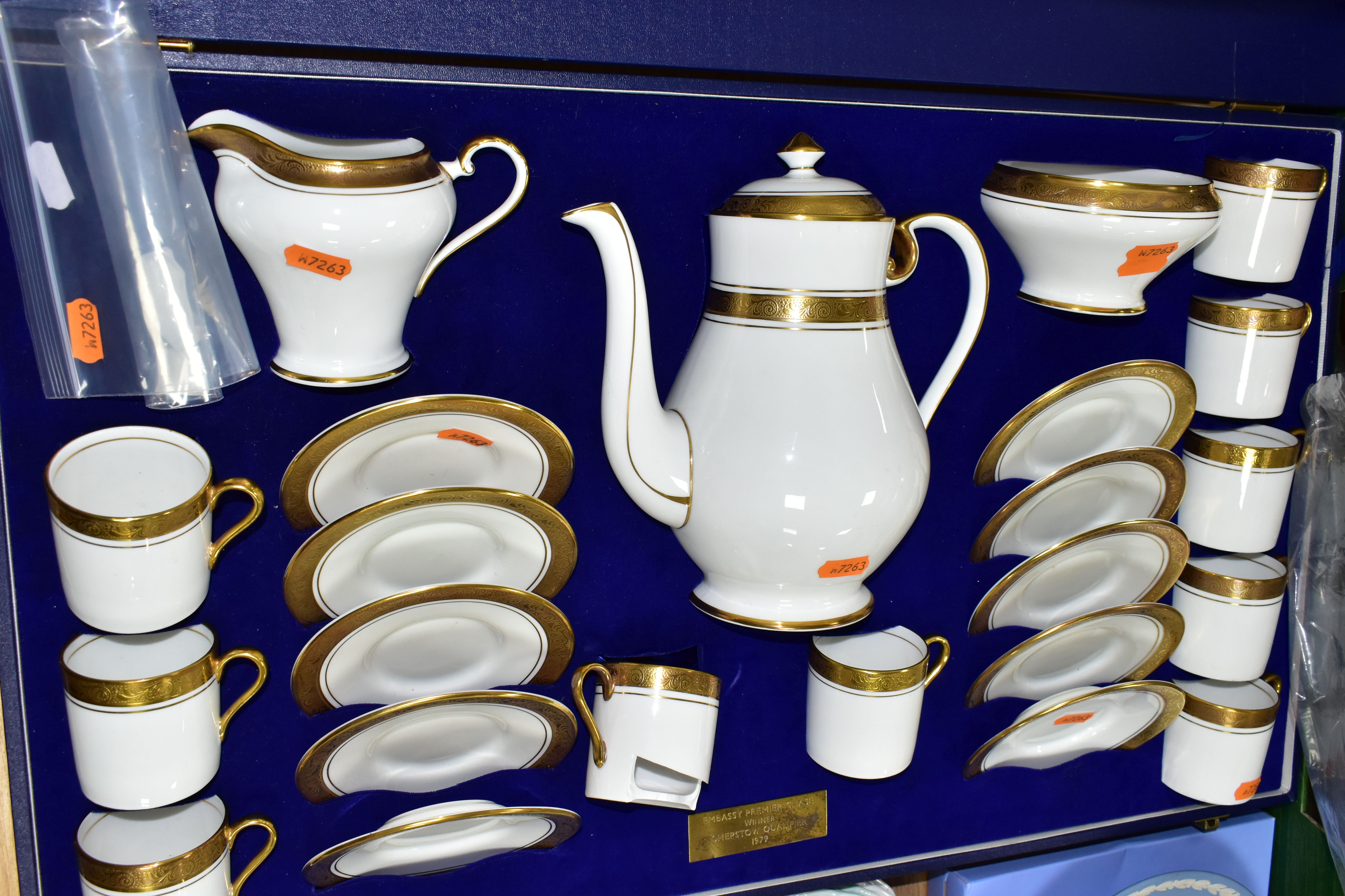 A BOXED AYNSLEY 'ARGOSY' 8360 PATTERN COFFEE SET, made for Dover Street Trophies, comprising ten - Bild 4 aus 5