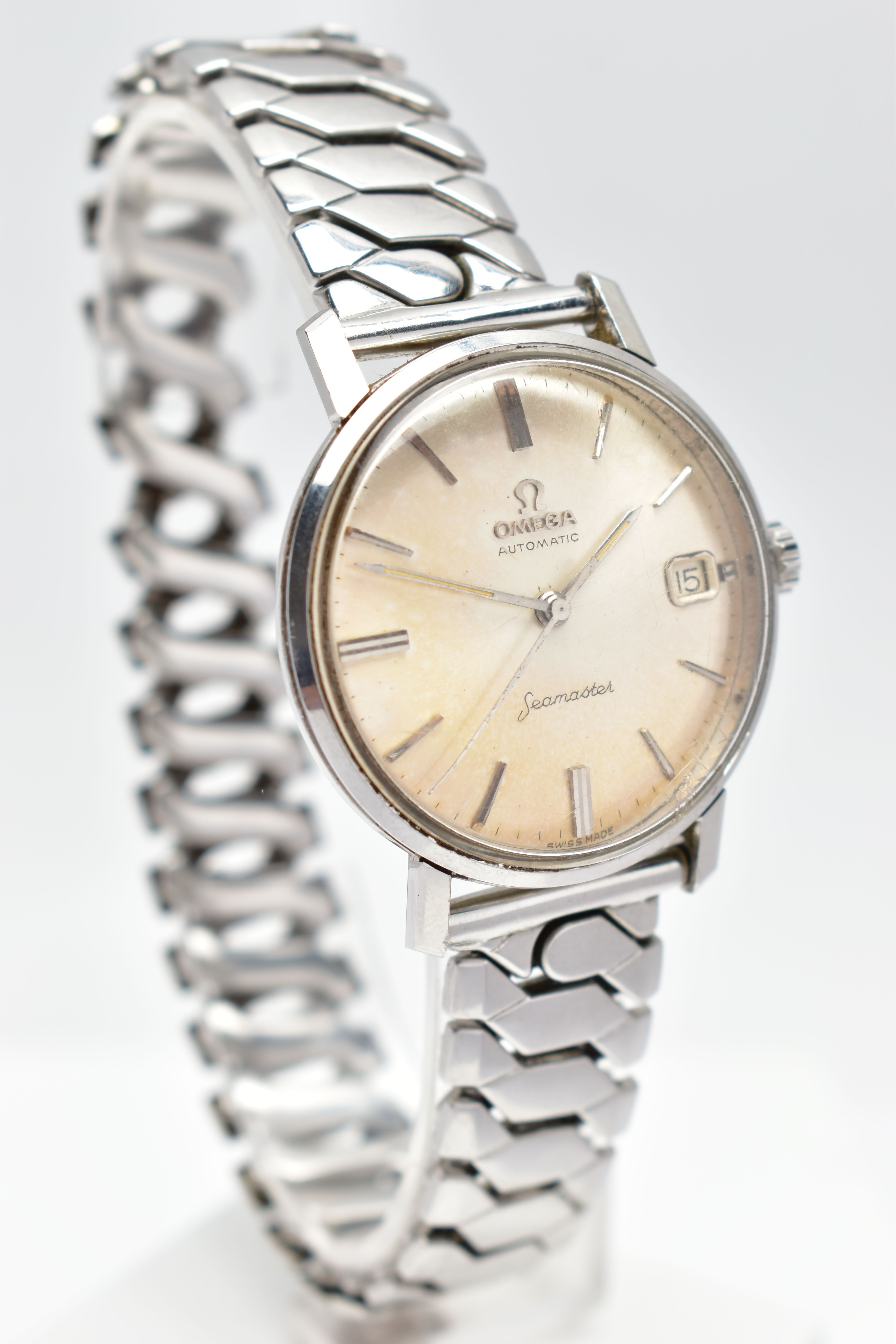 A 1960s VINTAGE OMEGA AUTOMATIC SEAMASTER DATE, the silver coloured dial with luminescent silver - Image 2 of 7