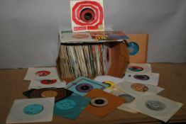 A TRAY CONTAINING OVER ONE HUNDRED 7in SINGLES of mostly Soul, 60s and 70s music including Otis