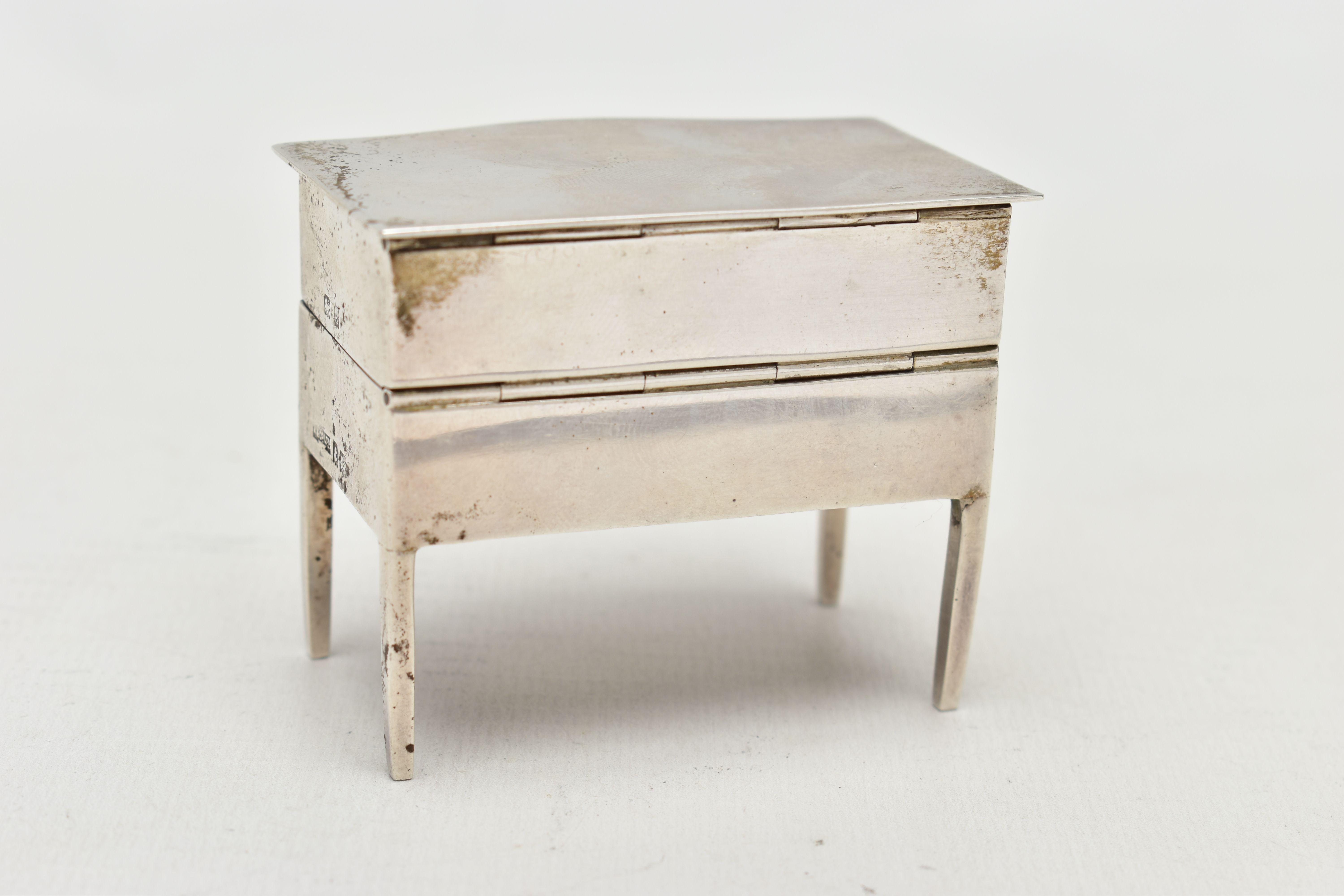 AN EARLY 20TH CENTURY SILVER 'ASPREY & CO LTD' NOVELTY STAMP CASE, in the form of a chest of two - Image 3 of 8