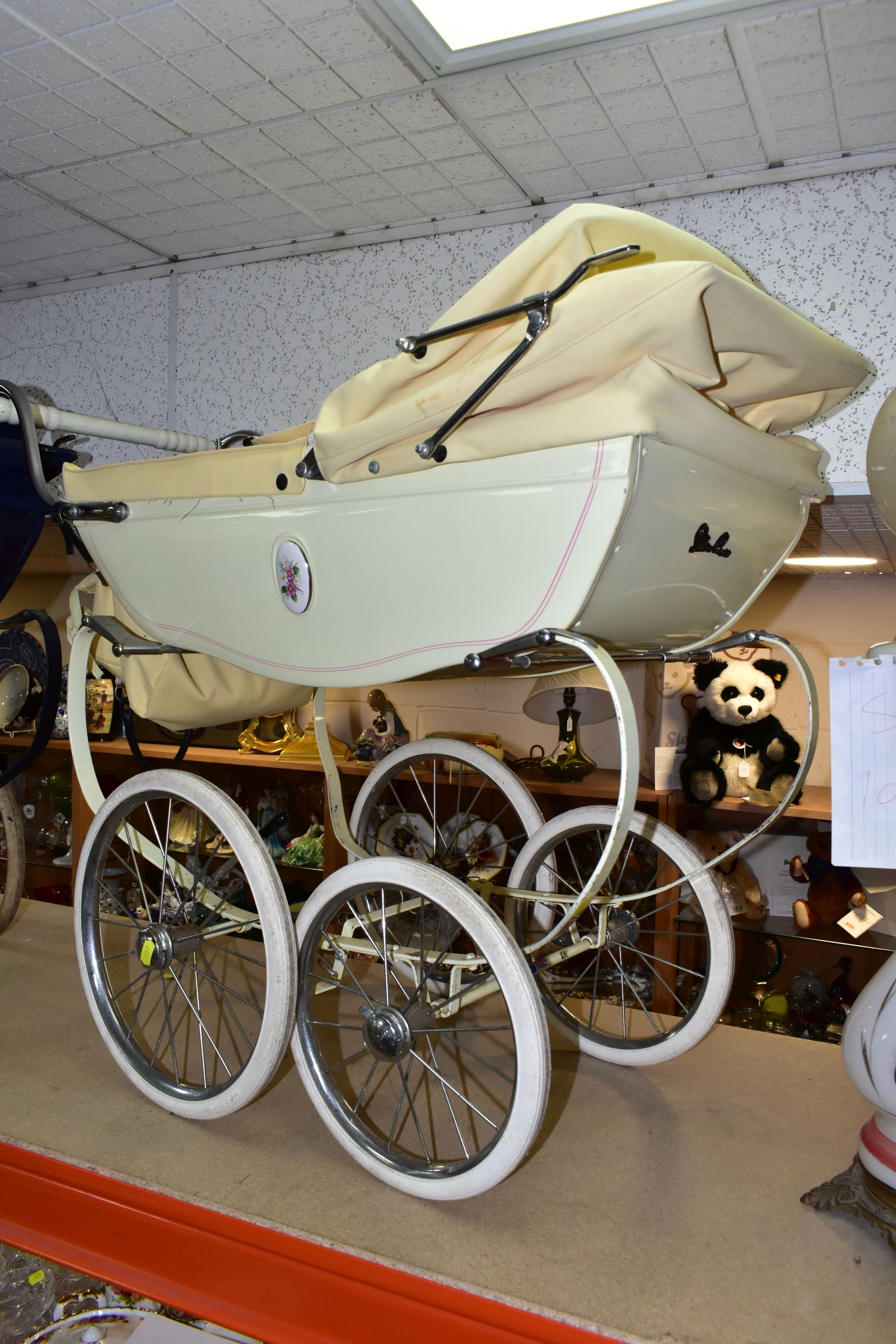 TWO SILVERCROSS DOLL'S PRAMS, one lemon with pink detail and flowered decal with a matching - Image 3 of 10